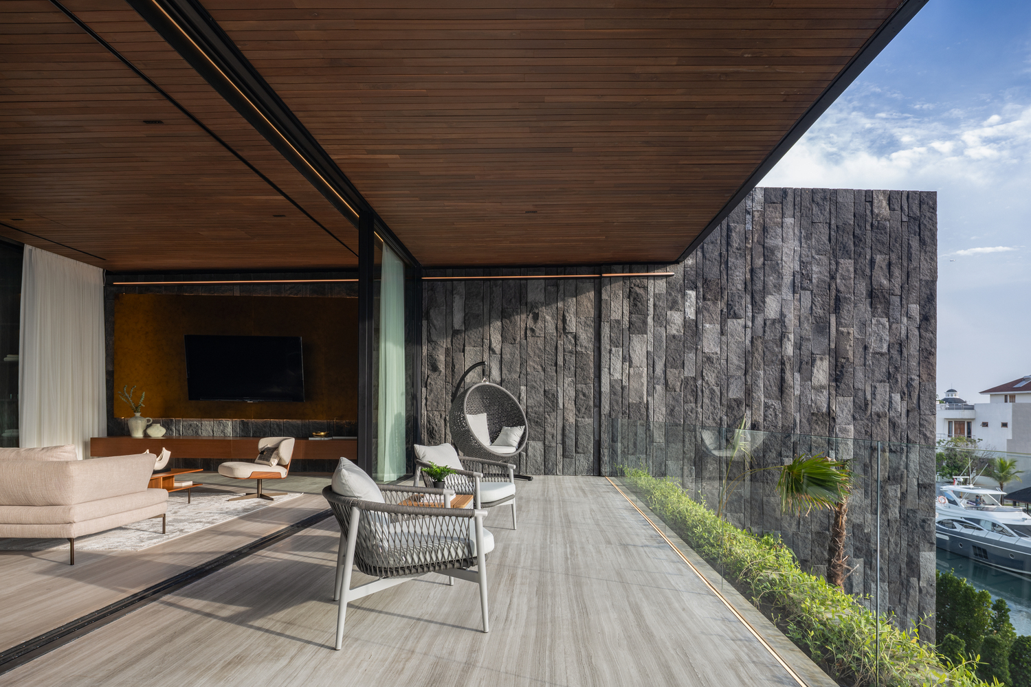 ورودی ساده و مدرن خانه