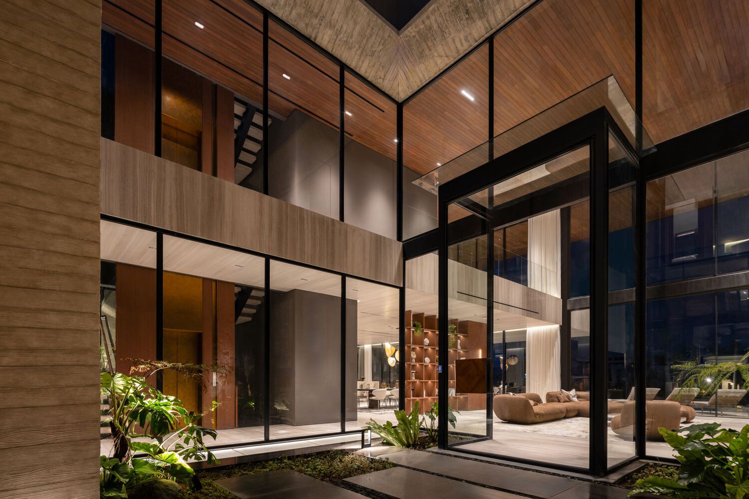 پلکان با طراحی ساده و سبک