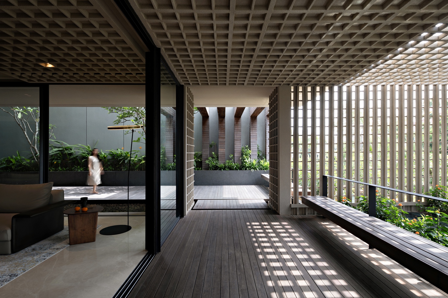 طراحی مشبک نمای اصلی ویلا
