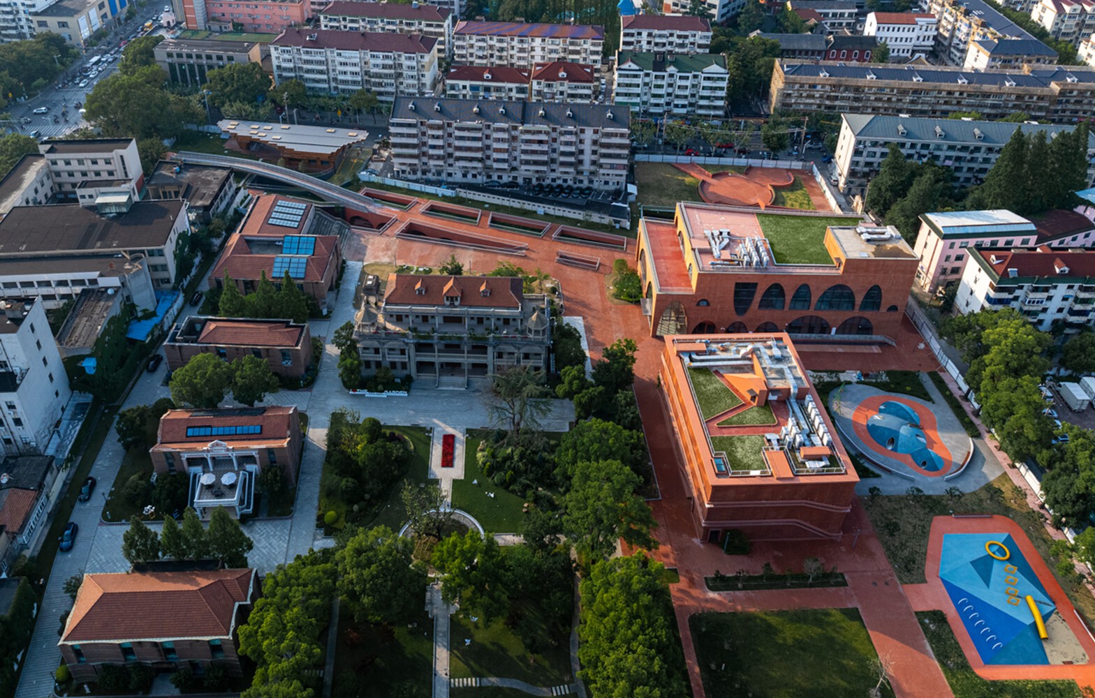 بازی نور و سایه در فضای داخلی