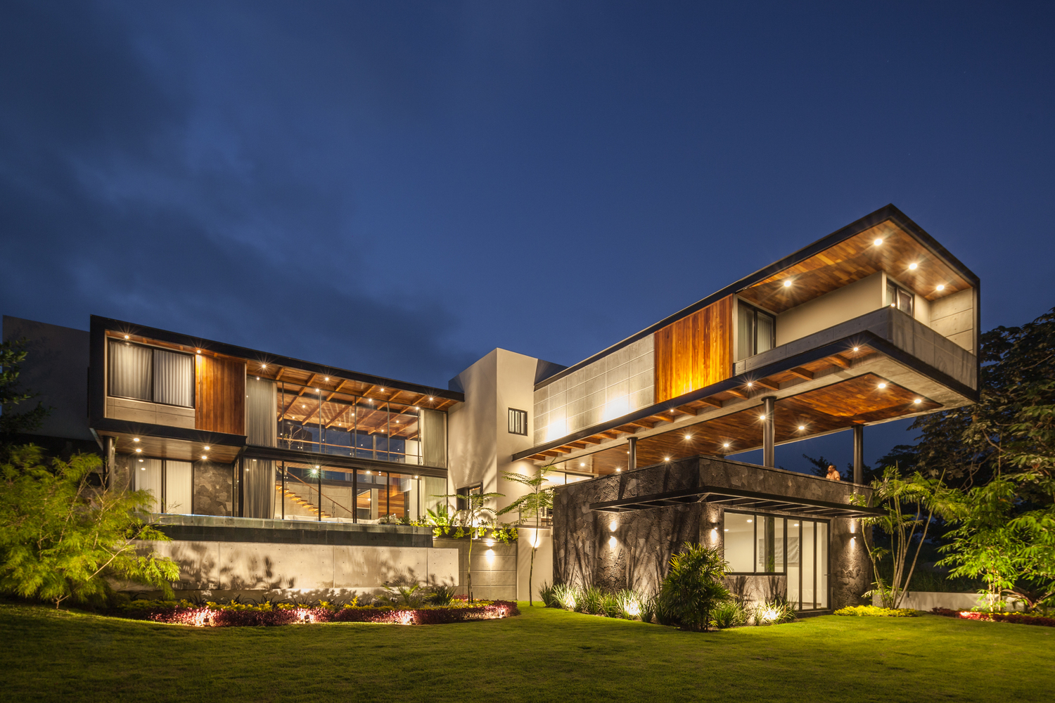 حجم پلهای شناور در بنا