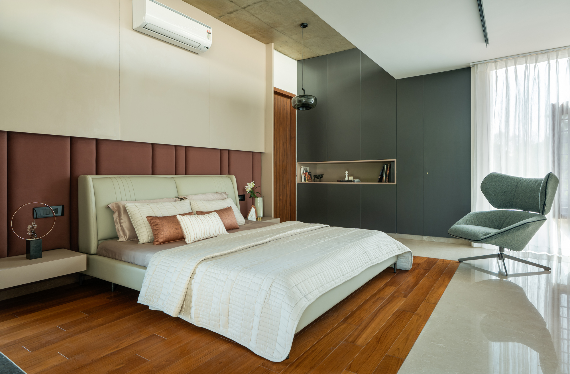 نور طبیعی فیلترشده از صفحات چوبی