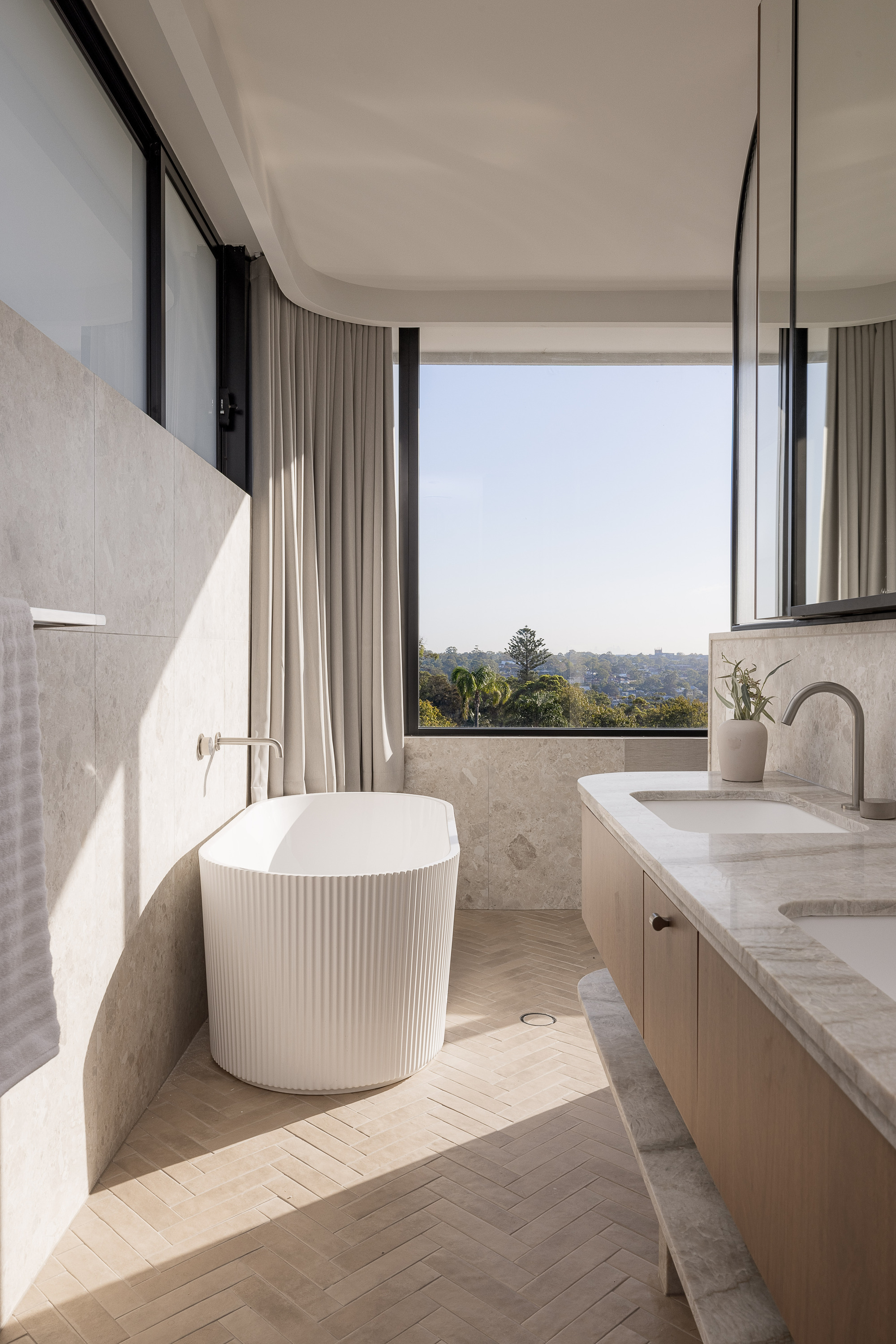 سطوح بازتاب‌دهنده حس طبیعت
