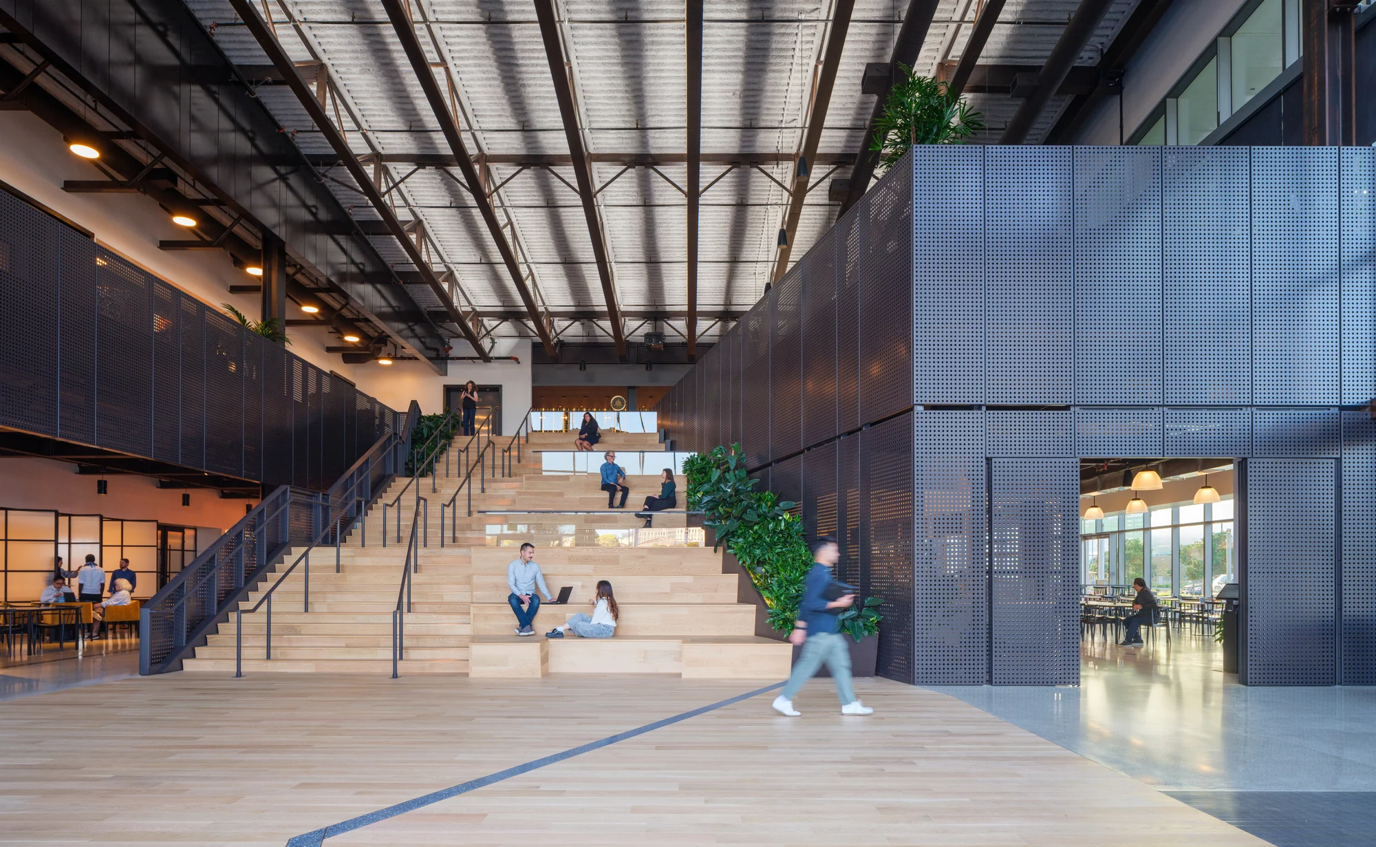 گشودگی یکپارچه به فضای بیرون