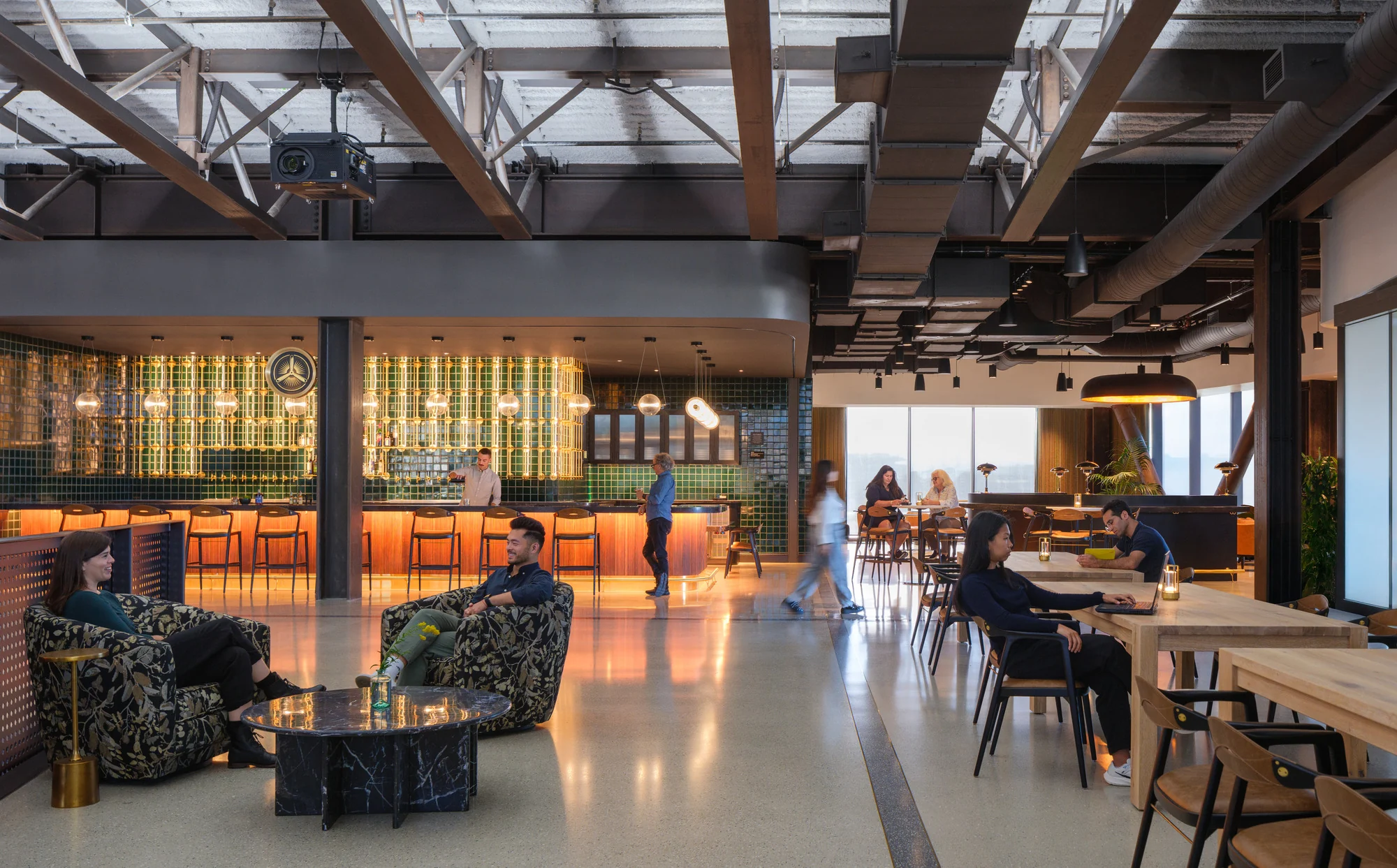 حیاط پیادهمداری درونسایت