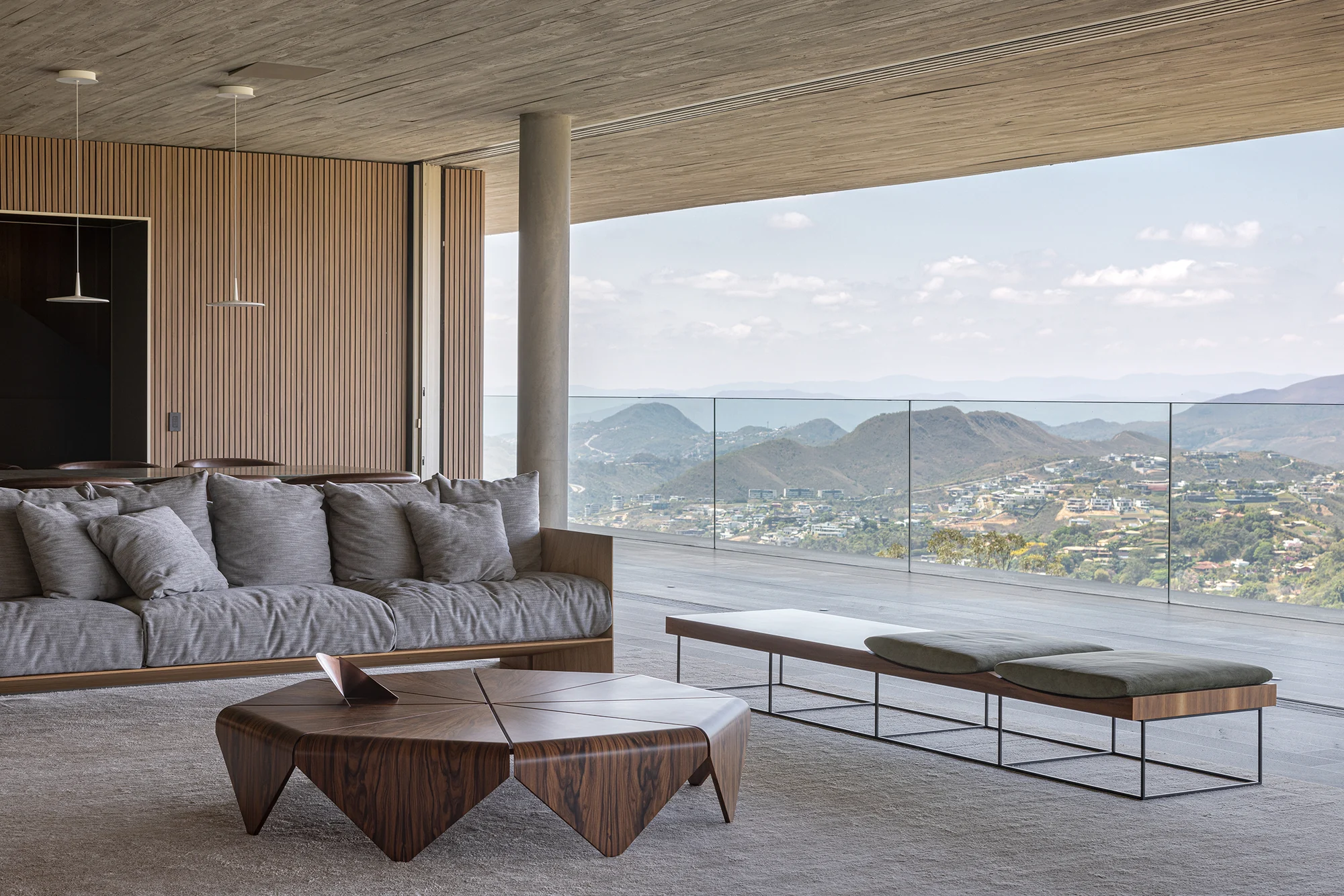 سکون در میان افقهای جنگل