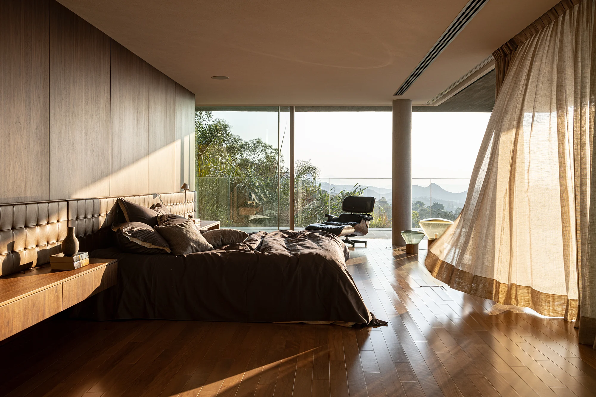 پلکانی برای دسترسی آسان