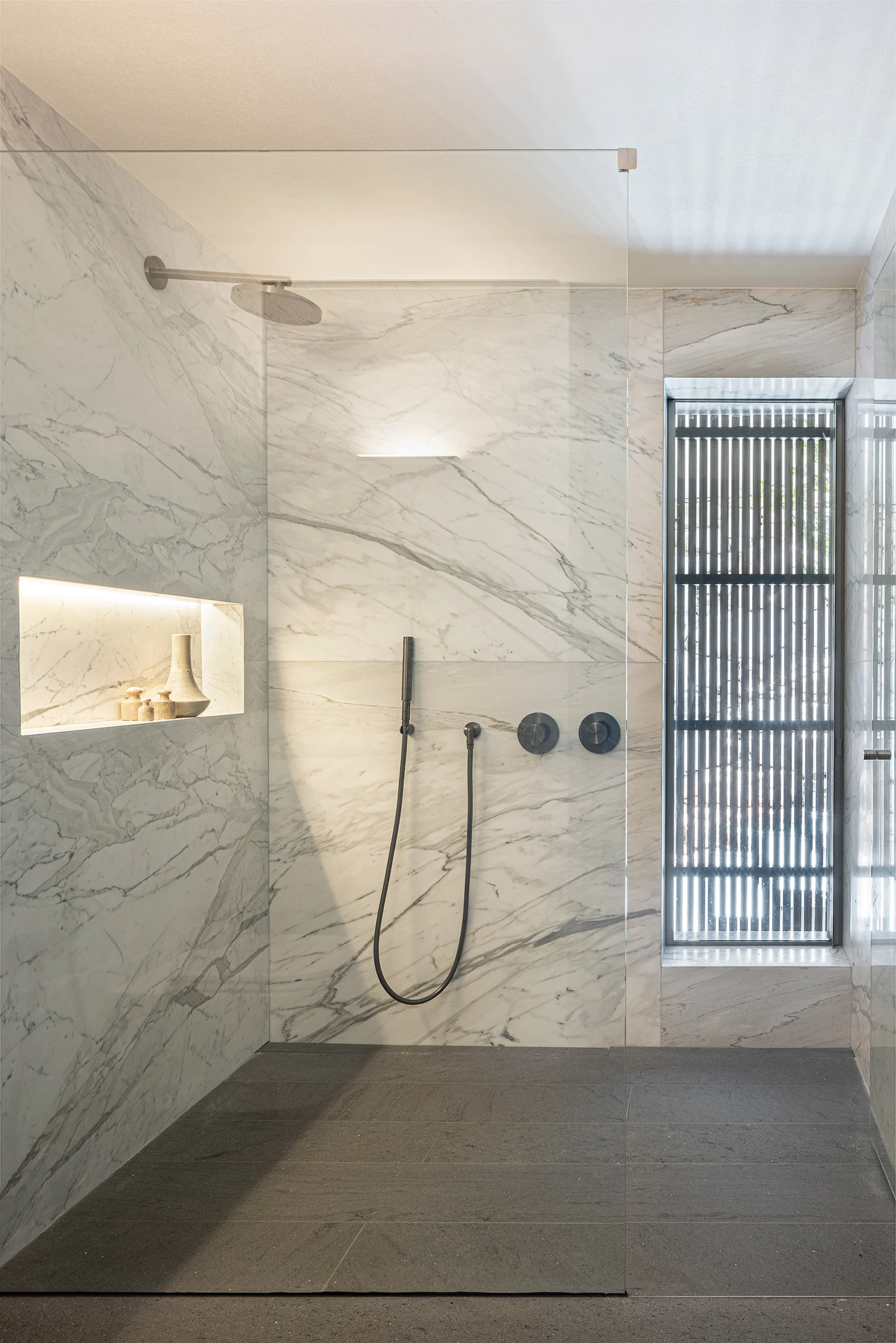 استخر کوچک در کنار زندگی