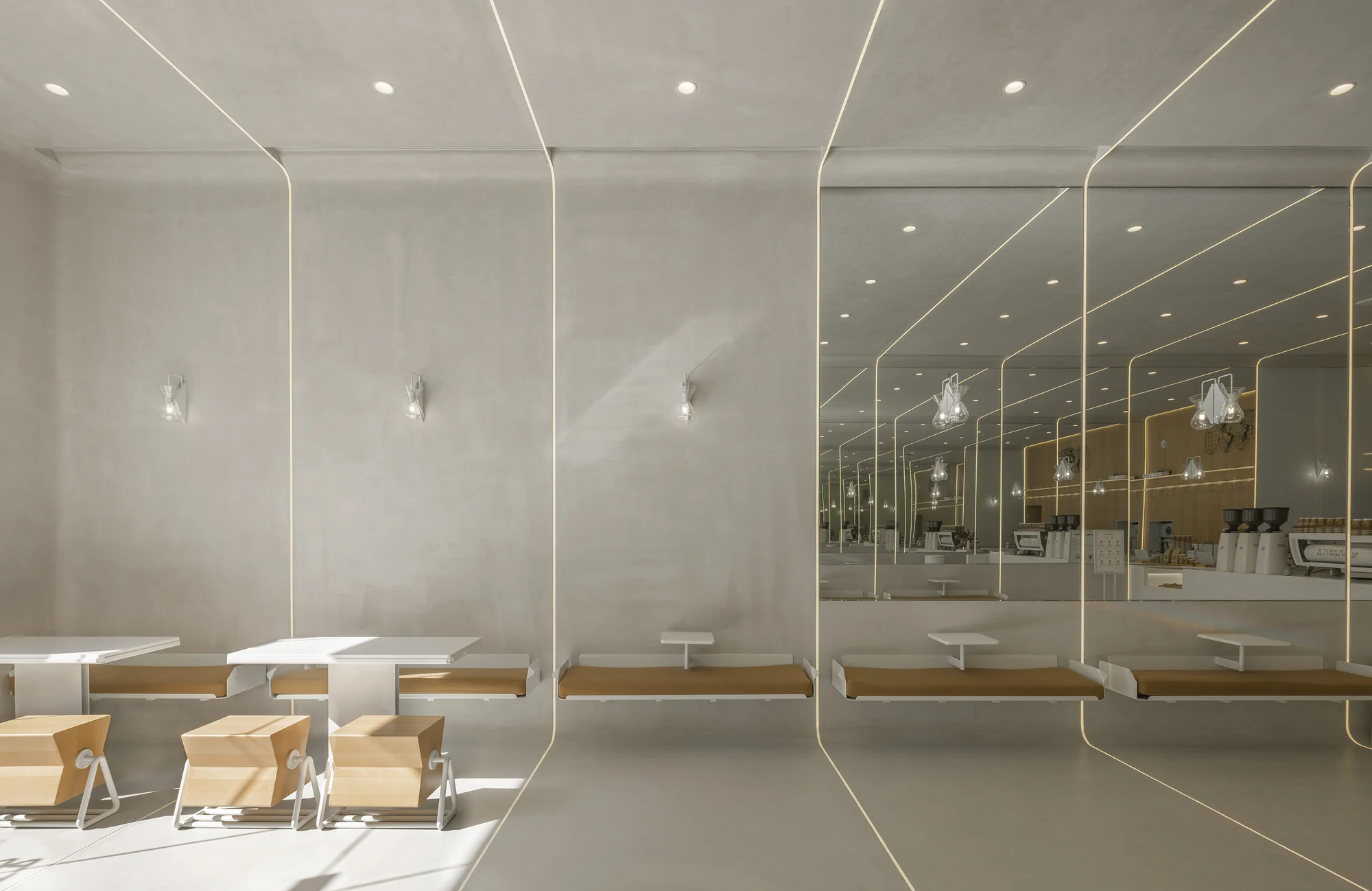 چیدمان متحرکِ صفحههای شفاف