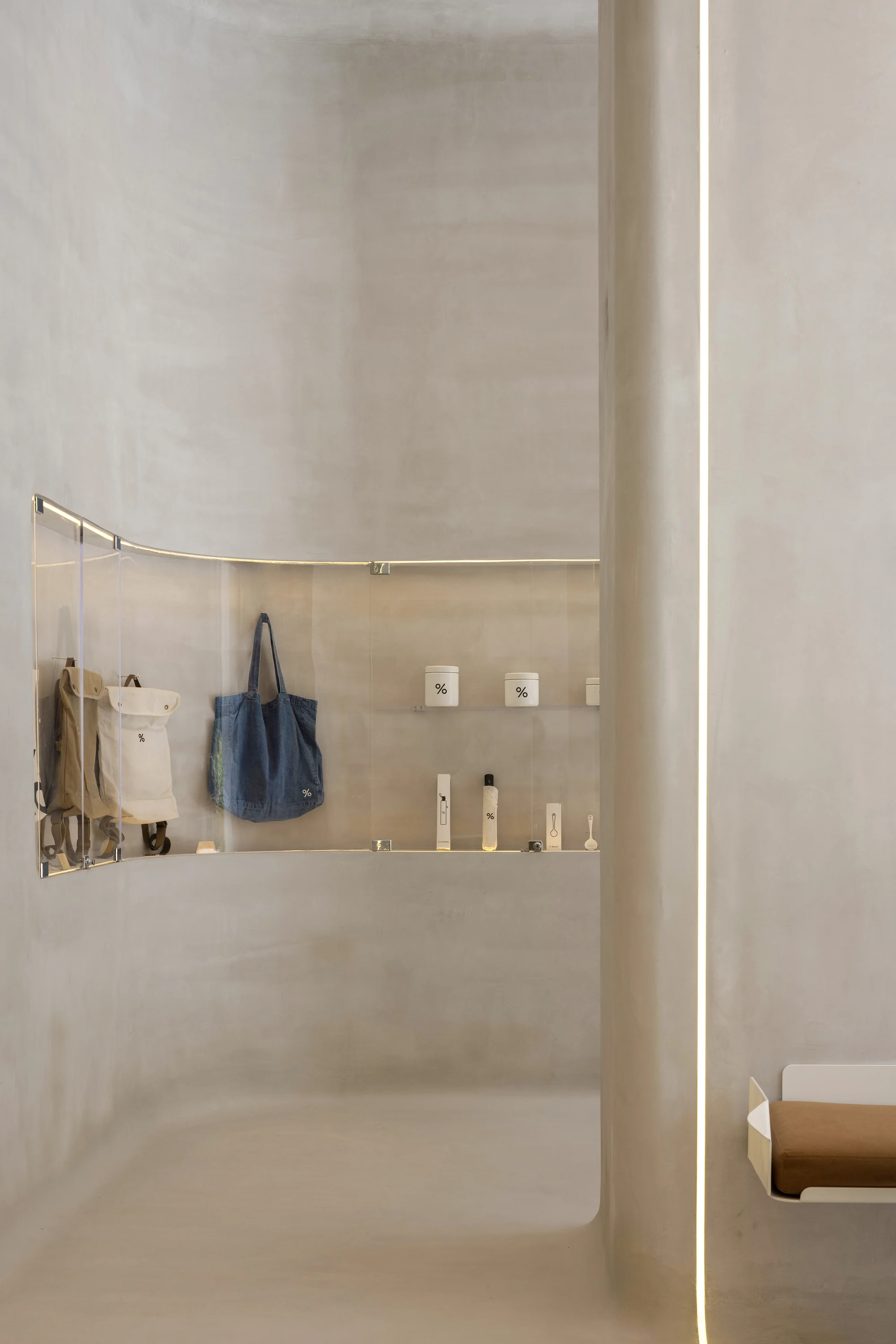 محصولات جلوهگر در یال فروشگاه