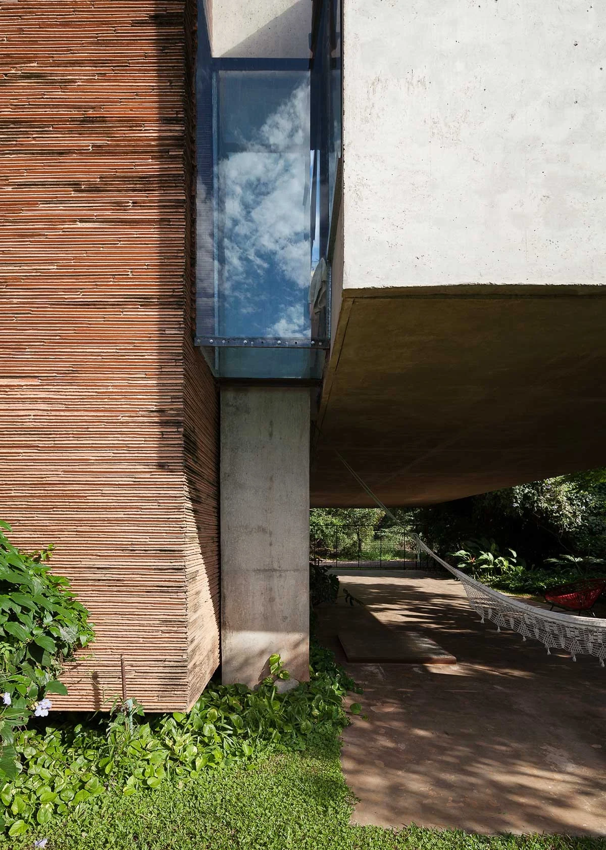 پلکان خارجی به فضای تراس