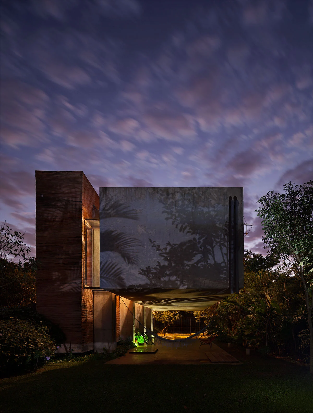 پوشش عمودی با قطعات سرامیکی