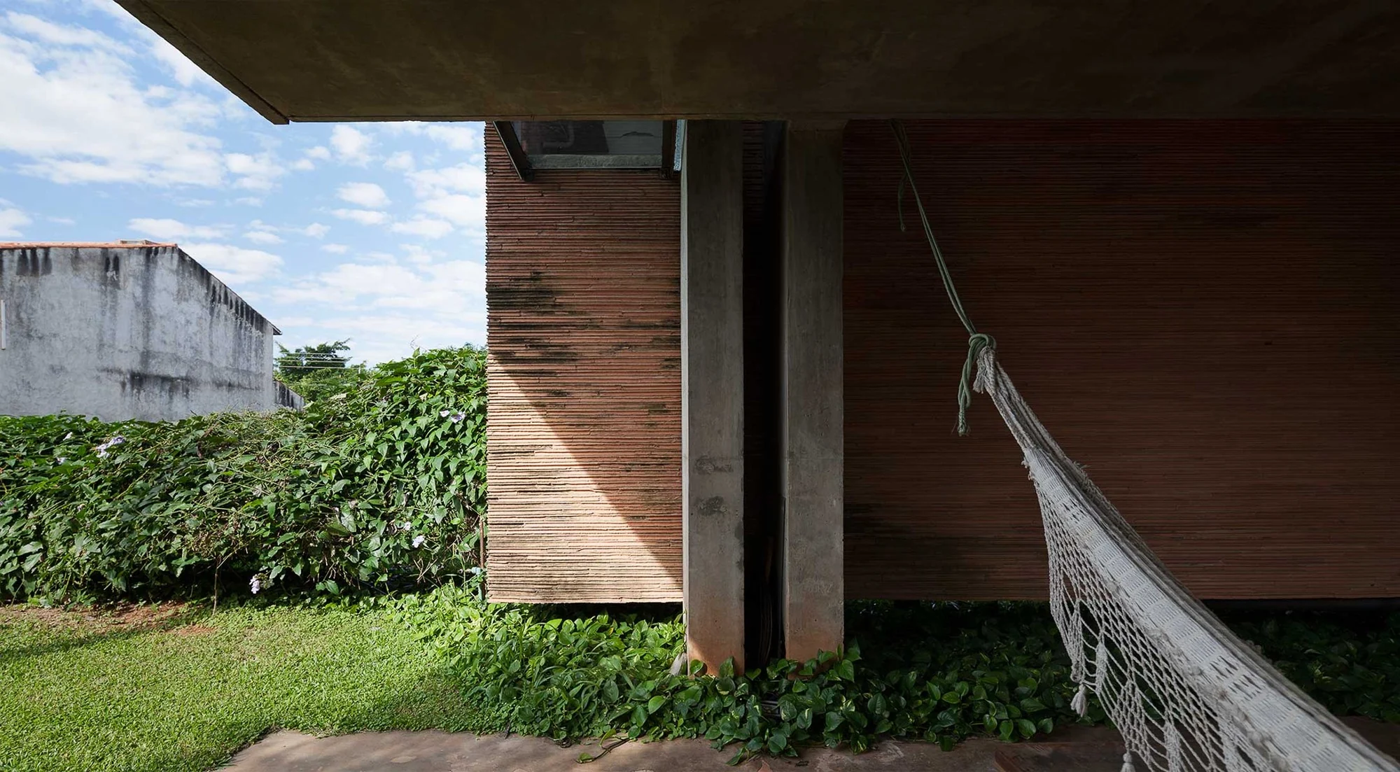 نماهای شرقی و غربی بسته