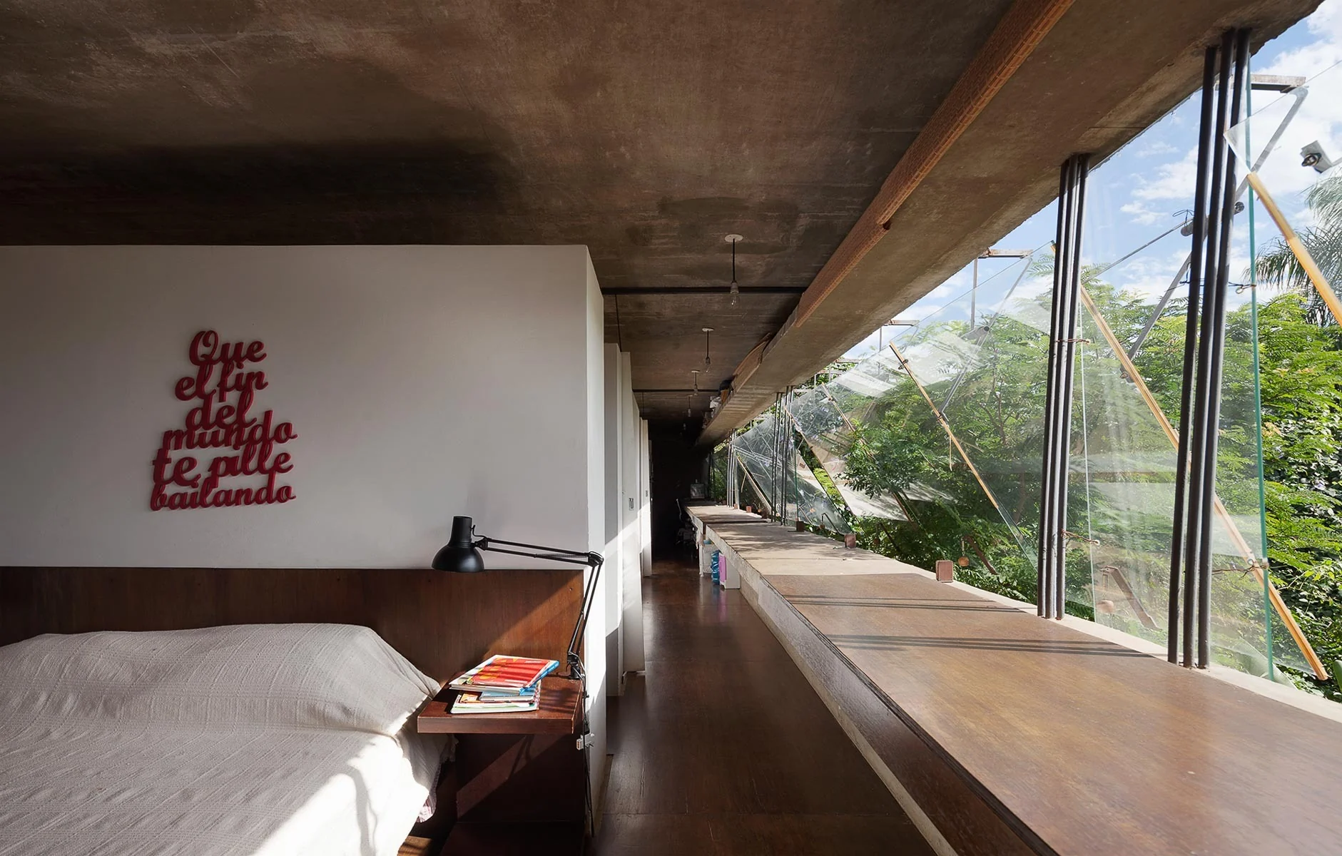 حجم شناور با سایهروشن برجسته