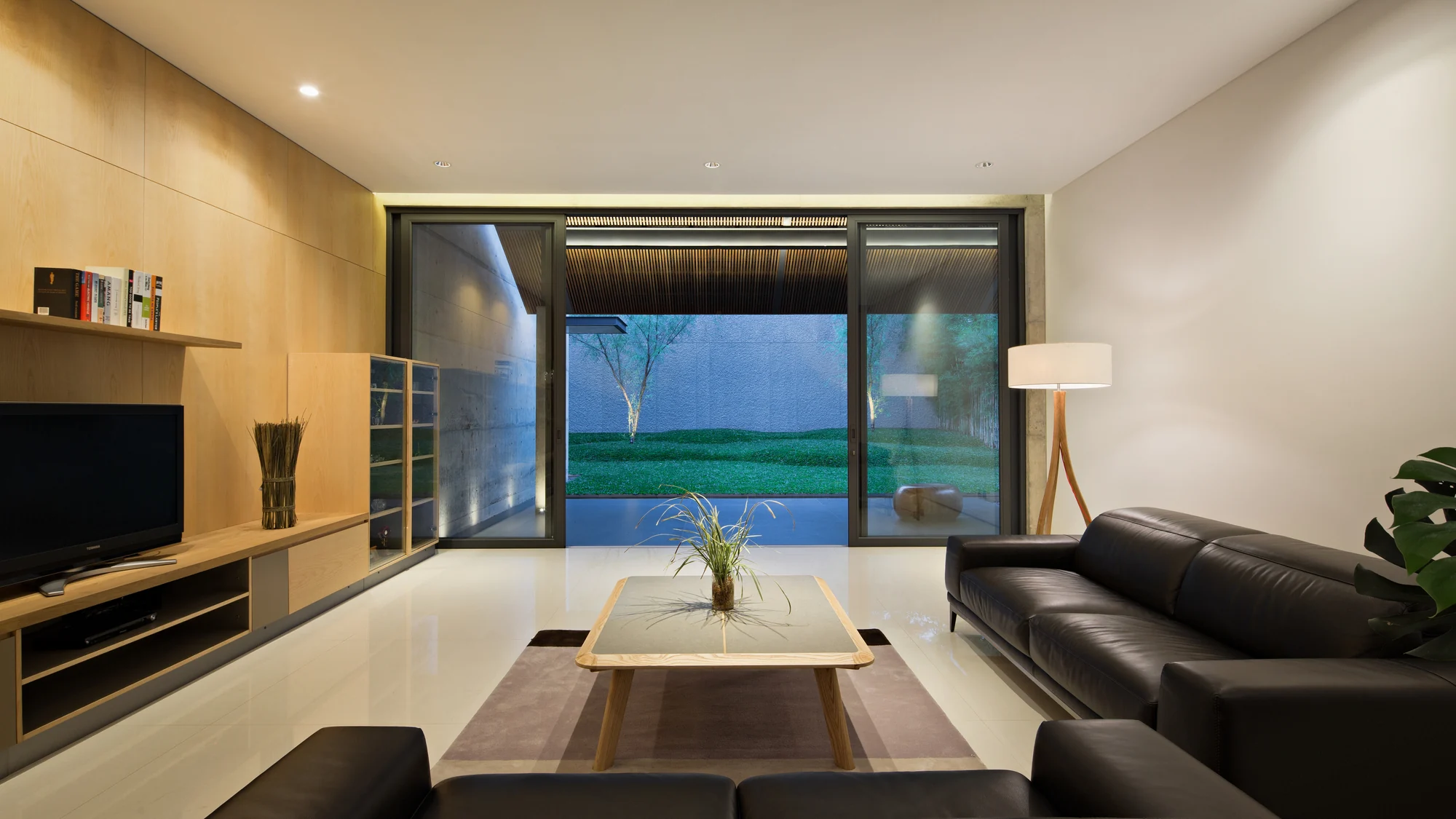 ترکیب نمای غربی محکم