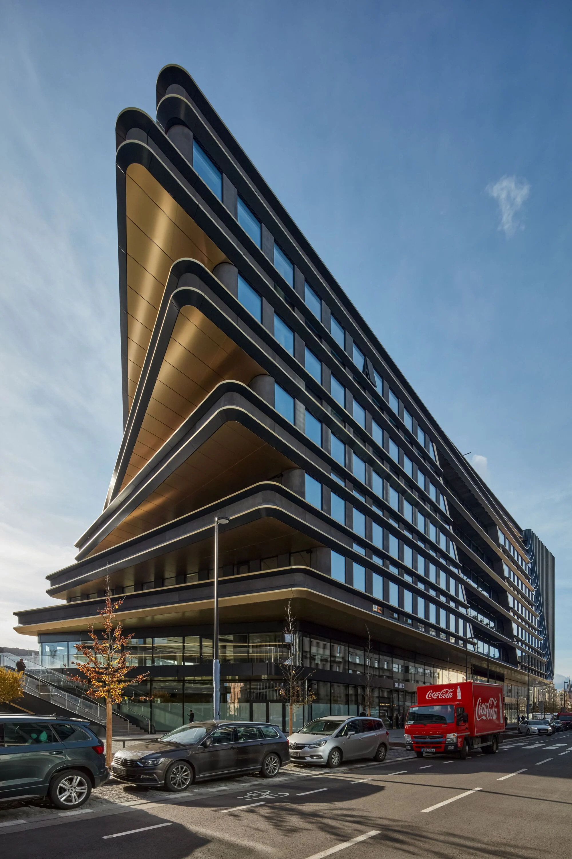 فضای تجاری در طبقات پایین