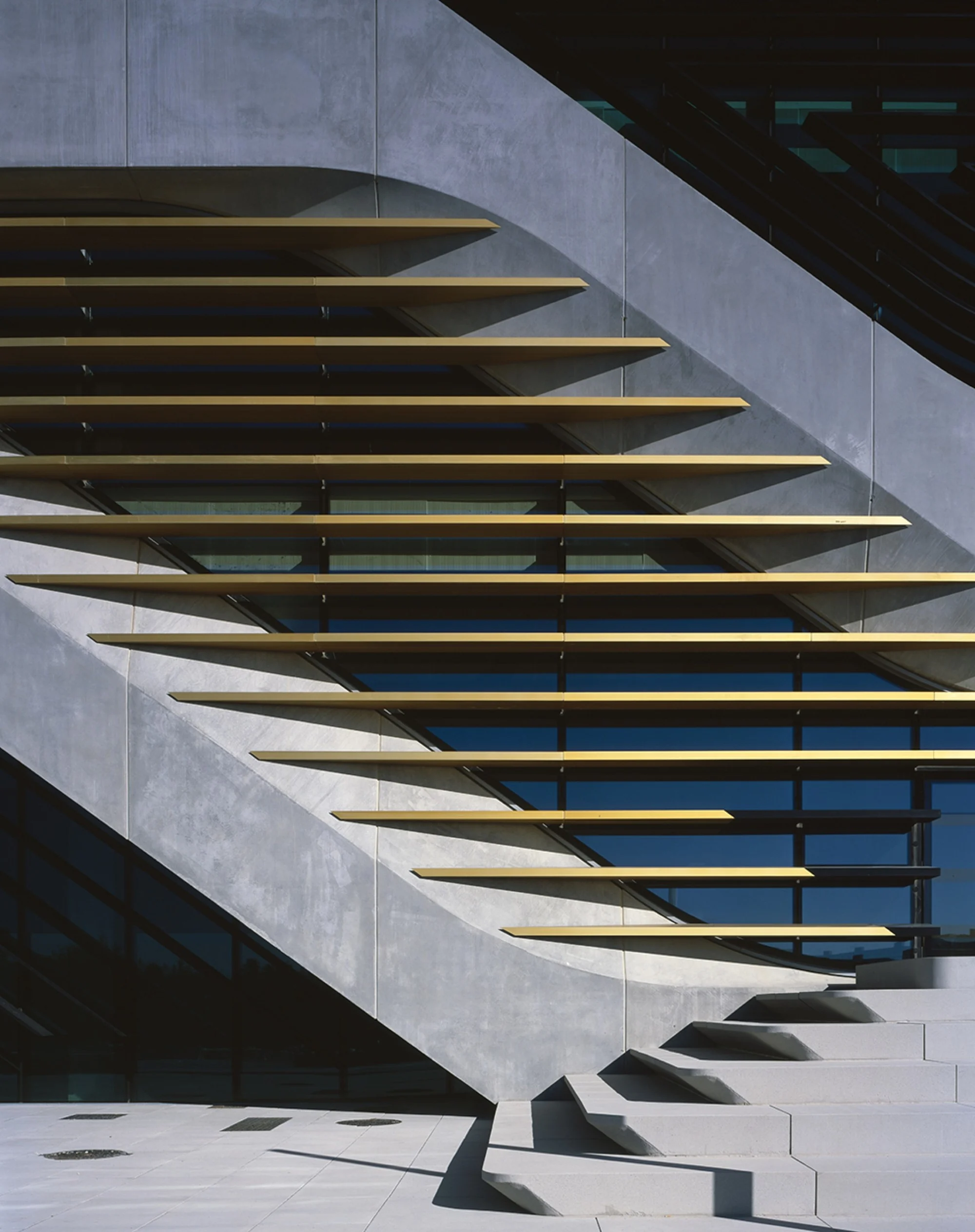 کتابخانه نیمه‌شفاف وسطی