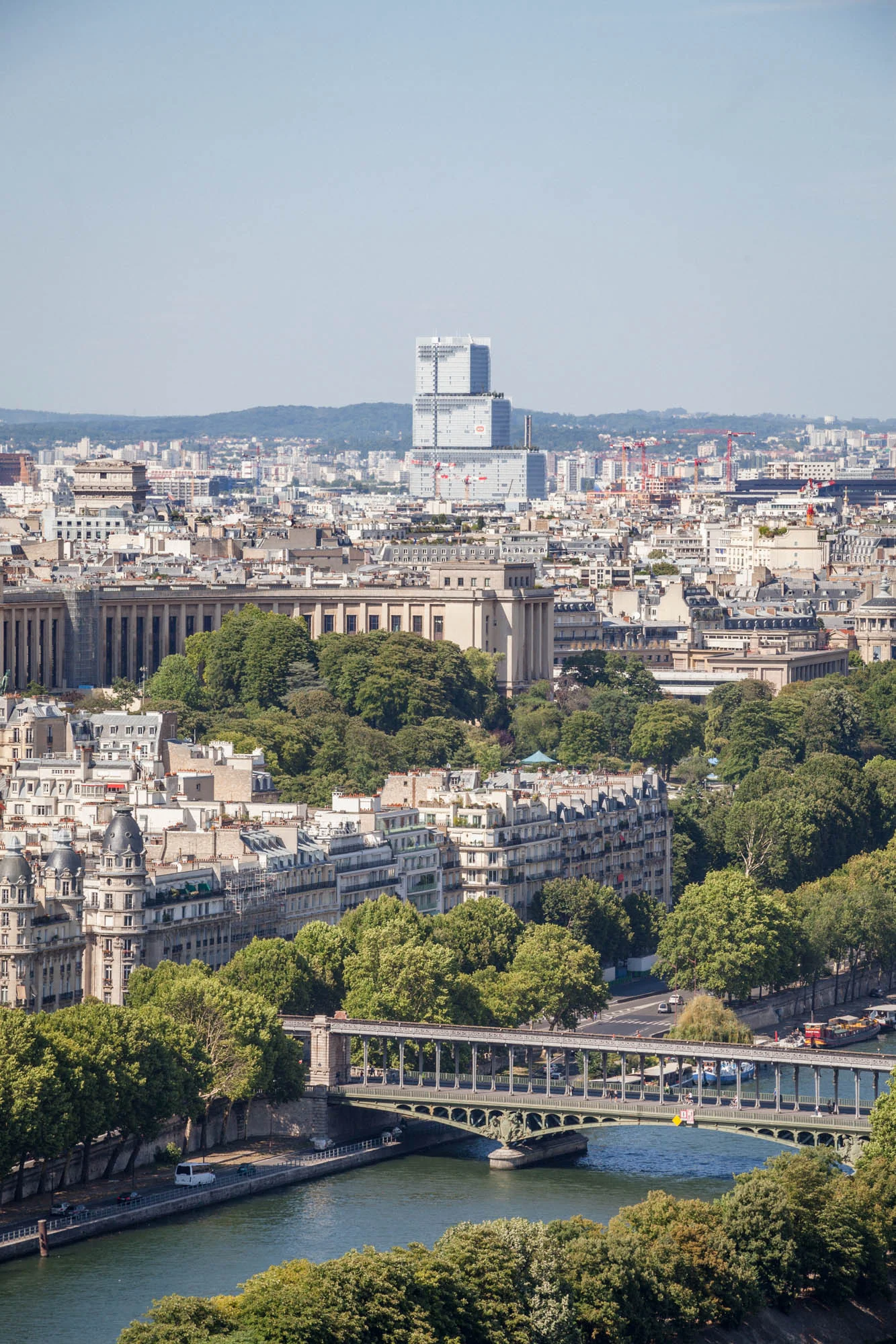 راهروی بلند مرکزی عبور عموم