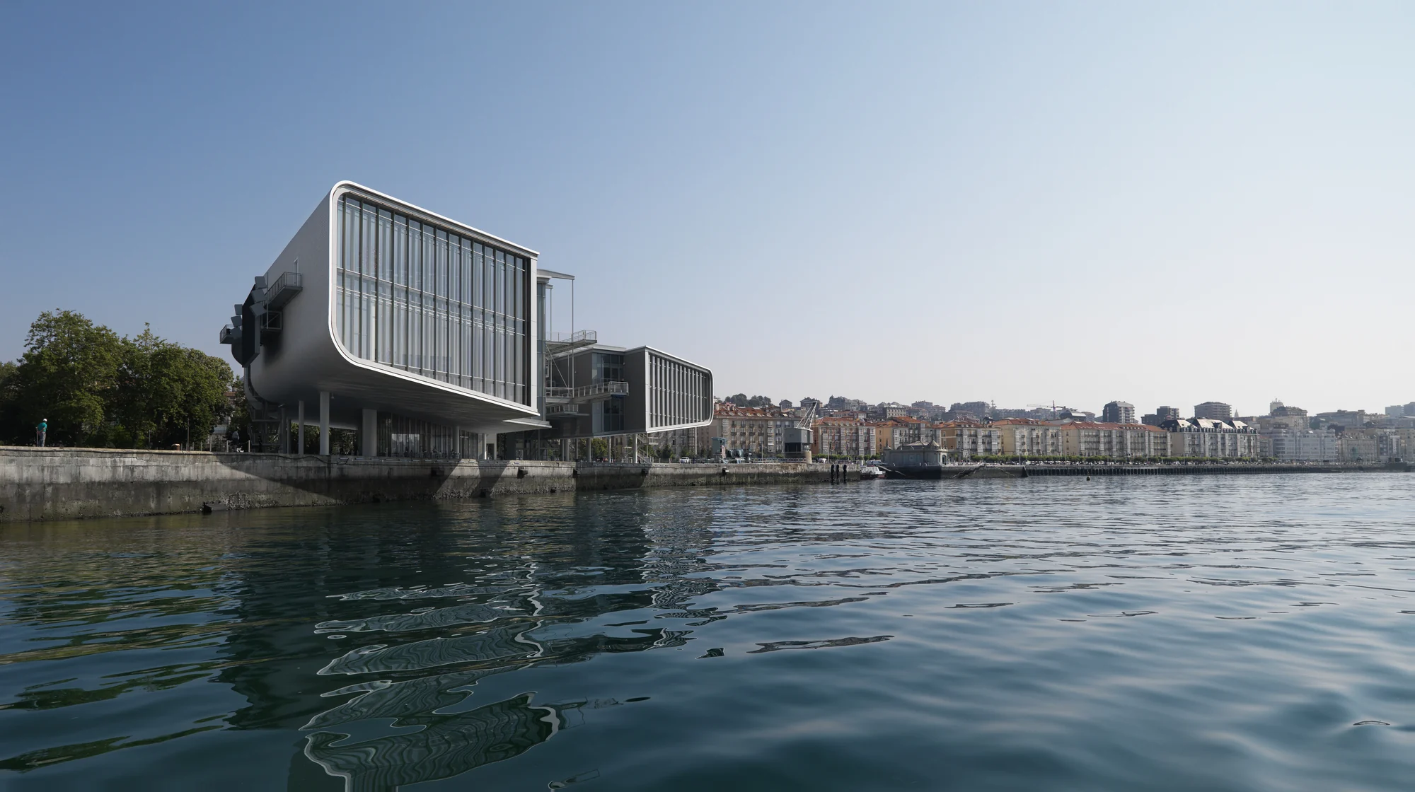 پلکان و پاسیو شفاف عمومی