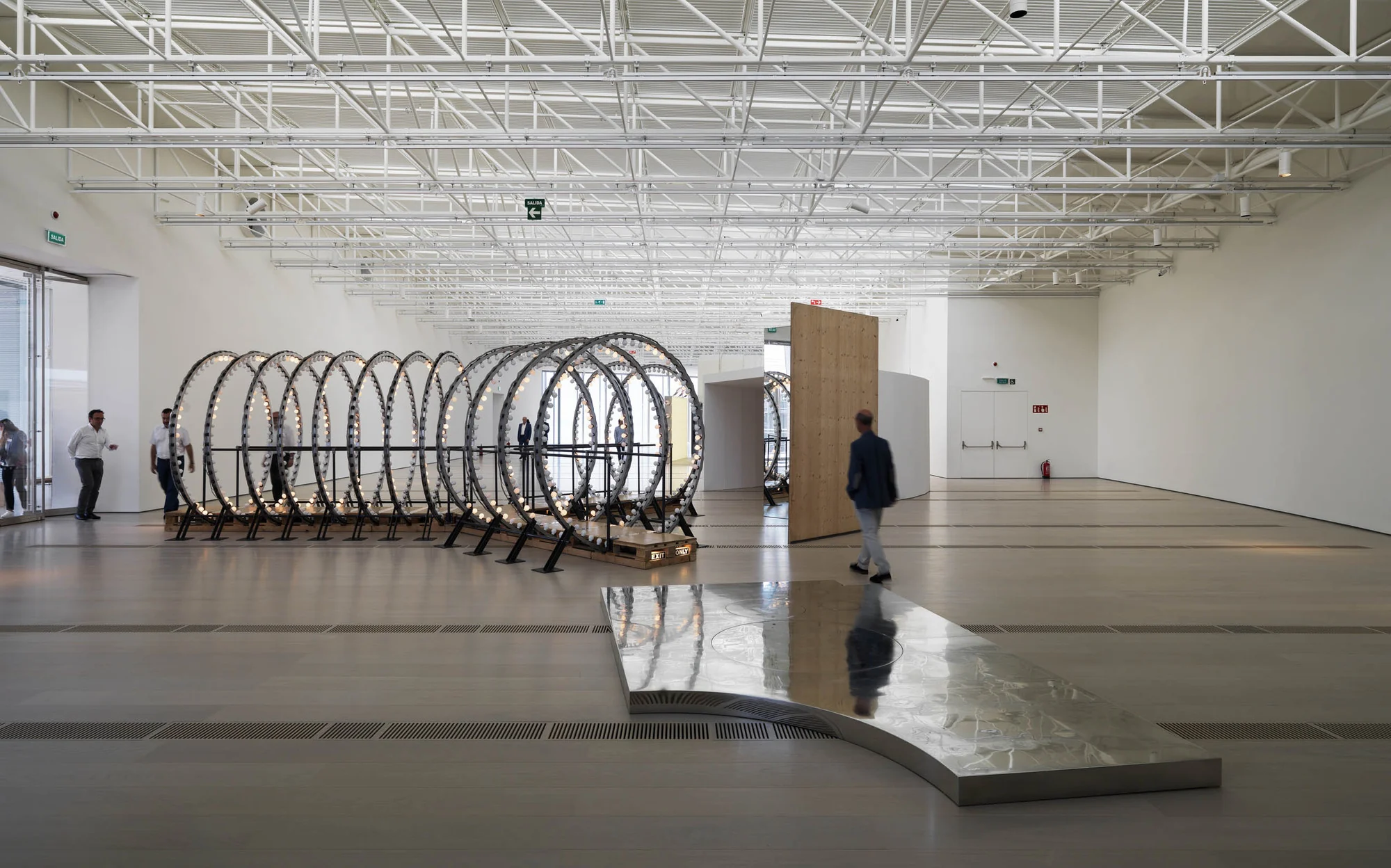 سقف چهارلایه برای کنترل نور