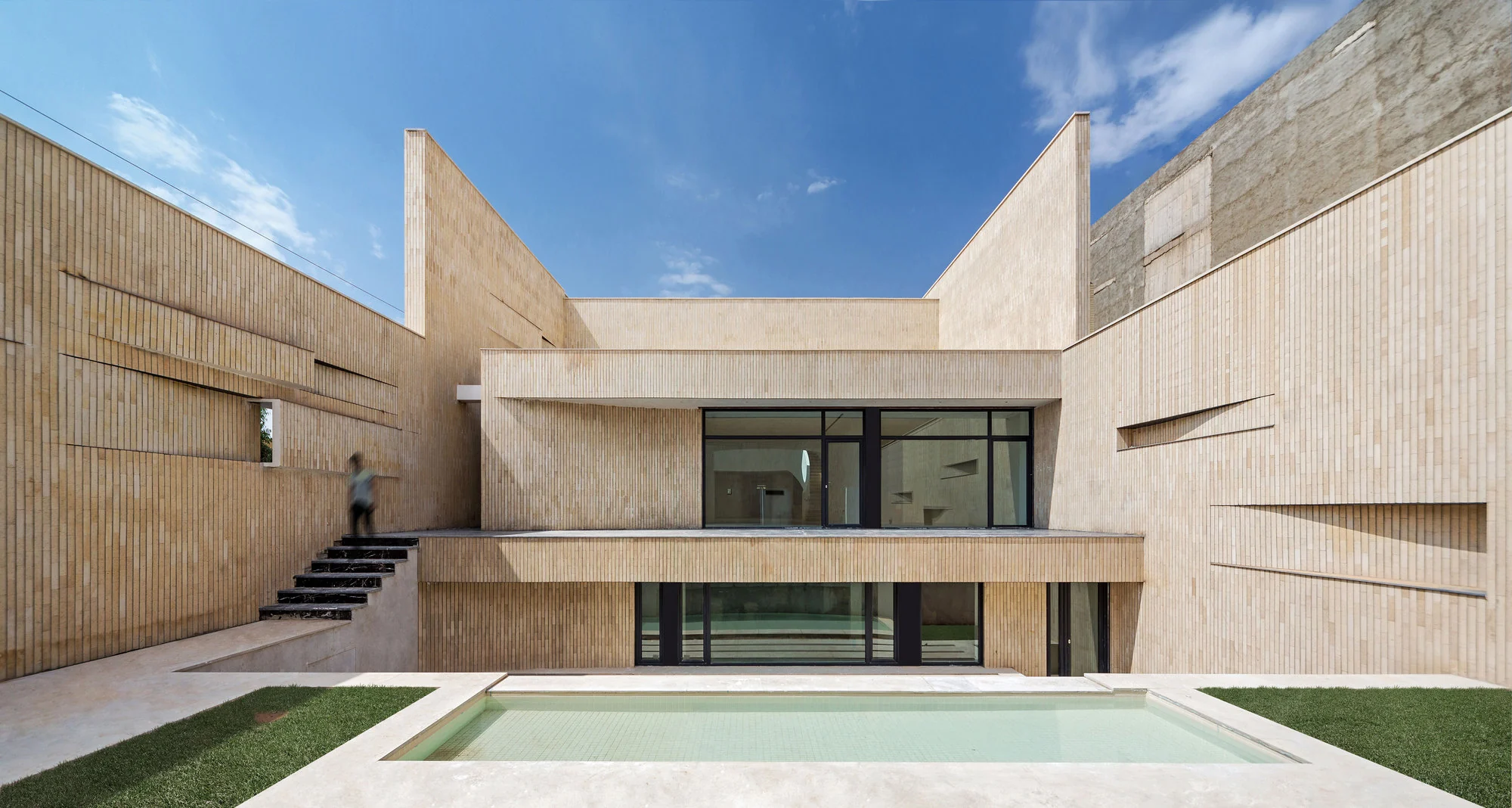 نما آجری با هویت محلی