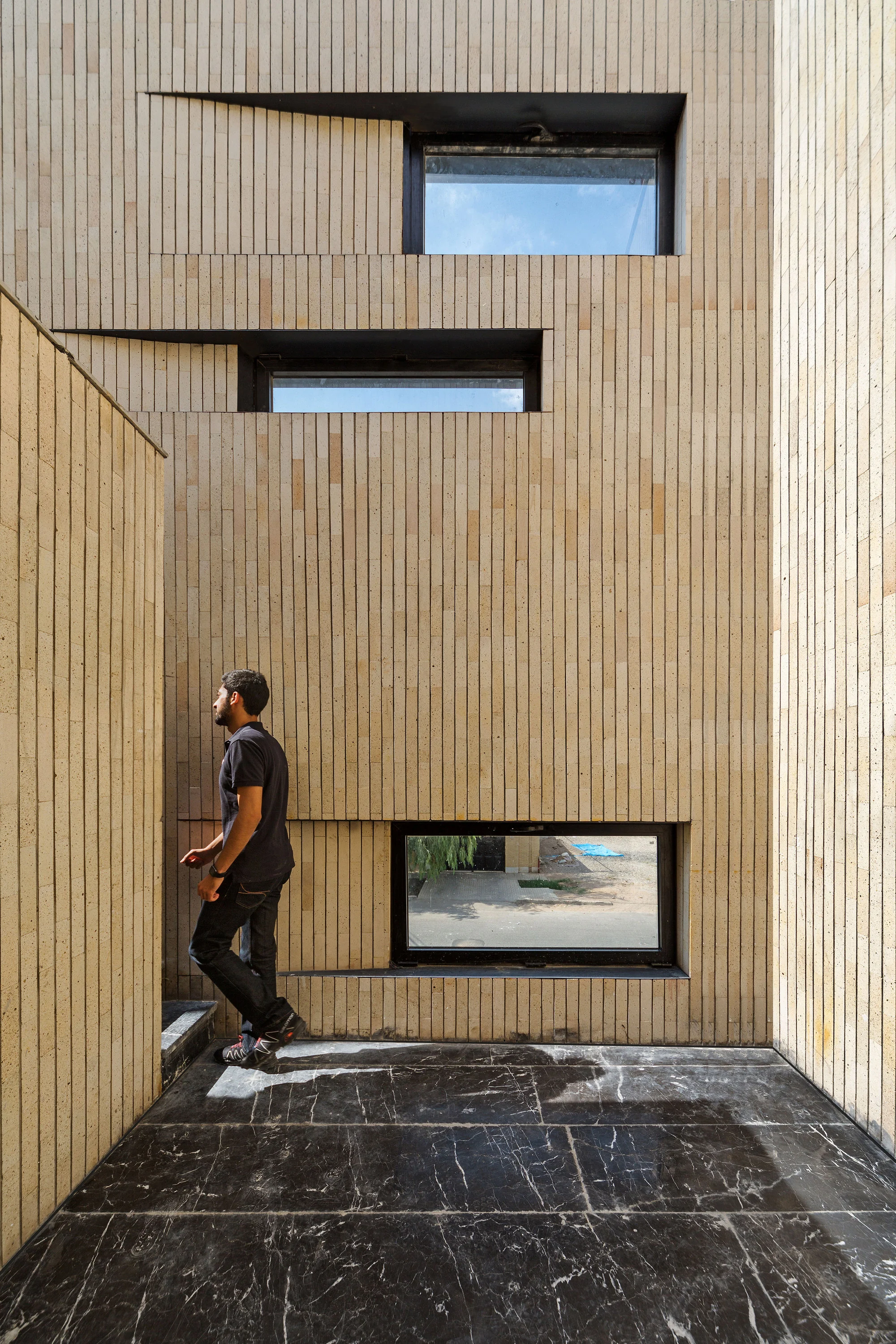 سِمِی باز به سوی حیاط