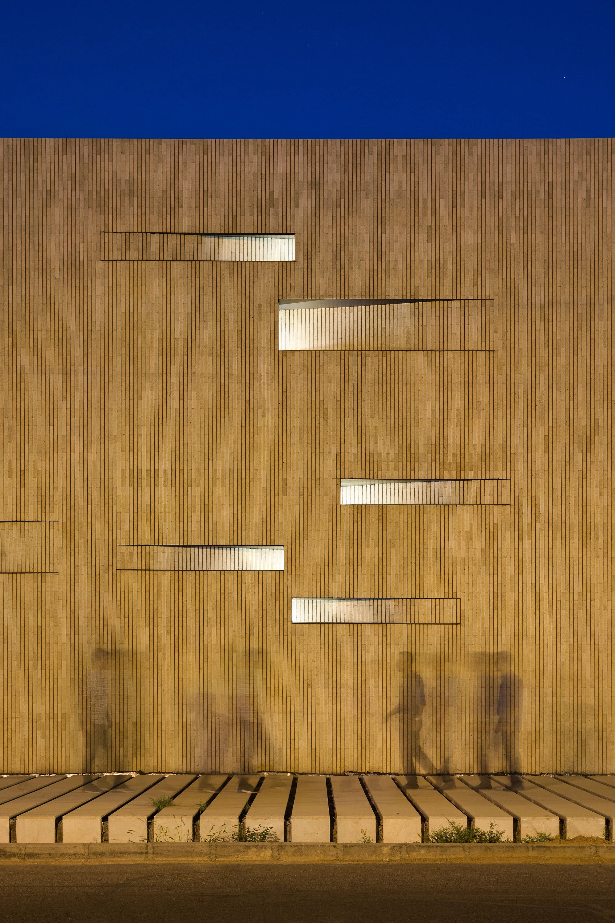 سقف مرتفع برای نور از بالا