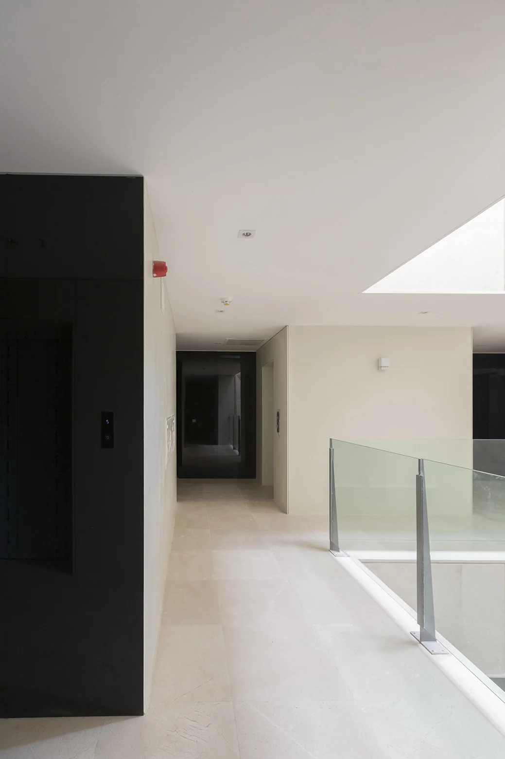 استخر زیرزمینی و سونا جانبی