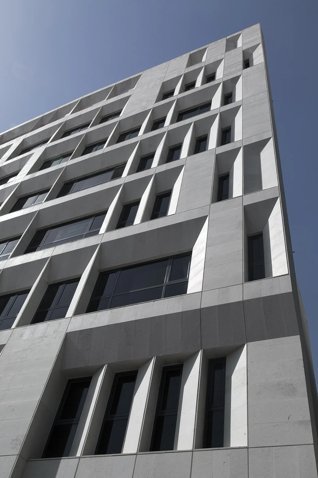 خط افق شهر مقابل واحدها