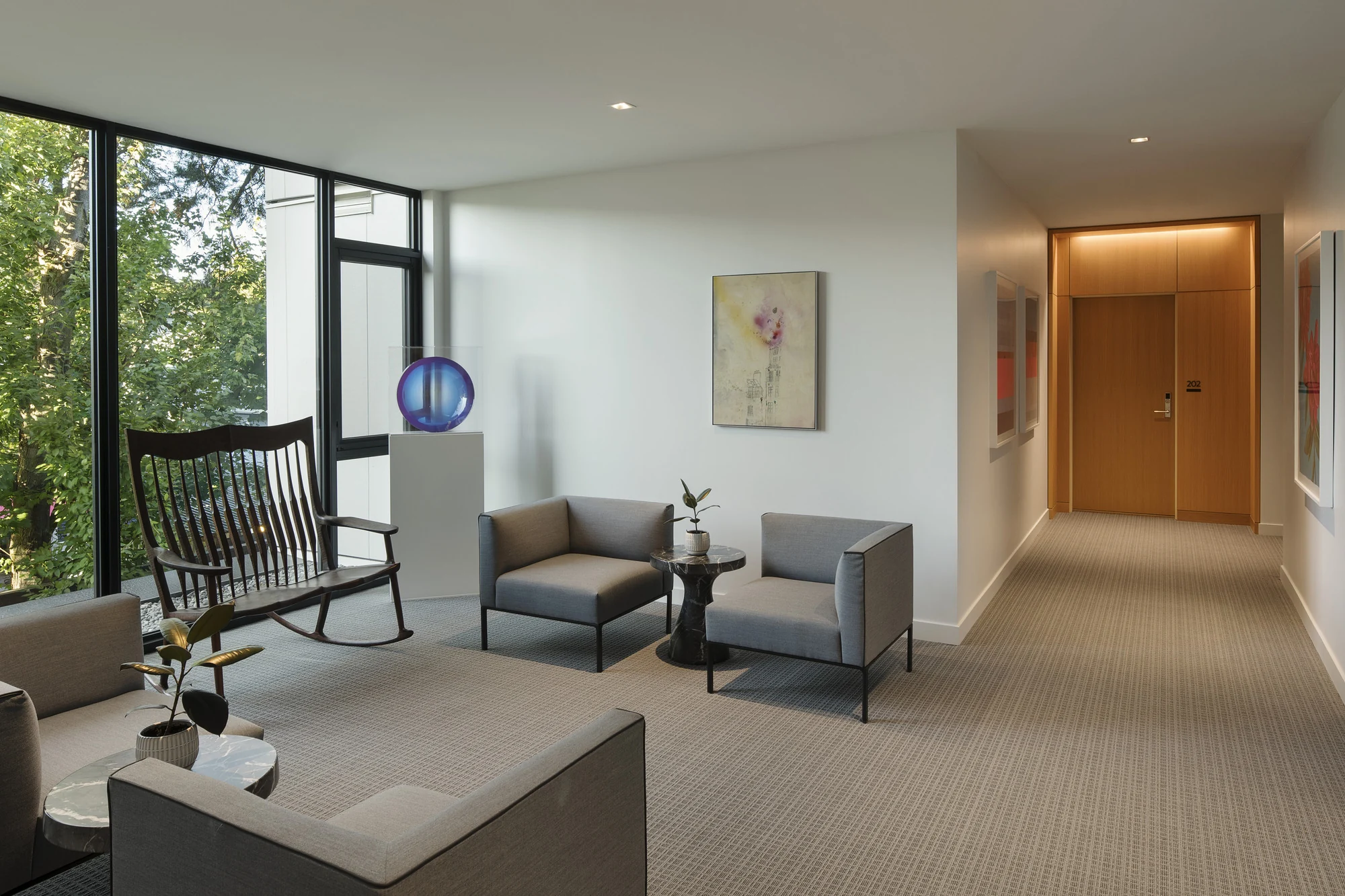 پلکان خارجی به تراس‌ها