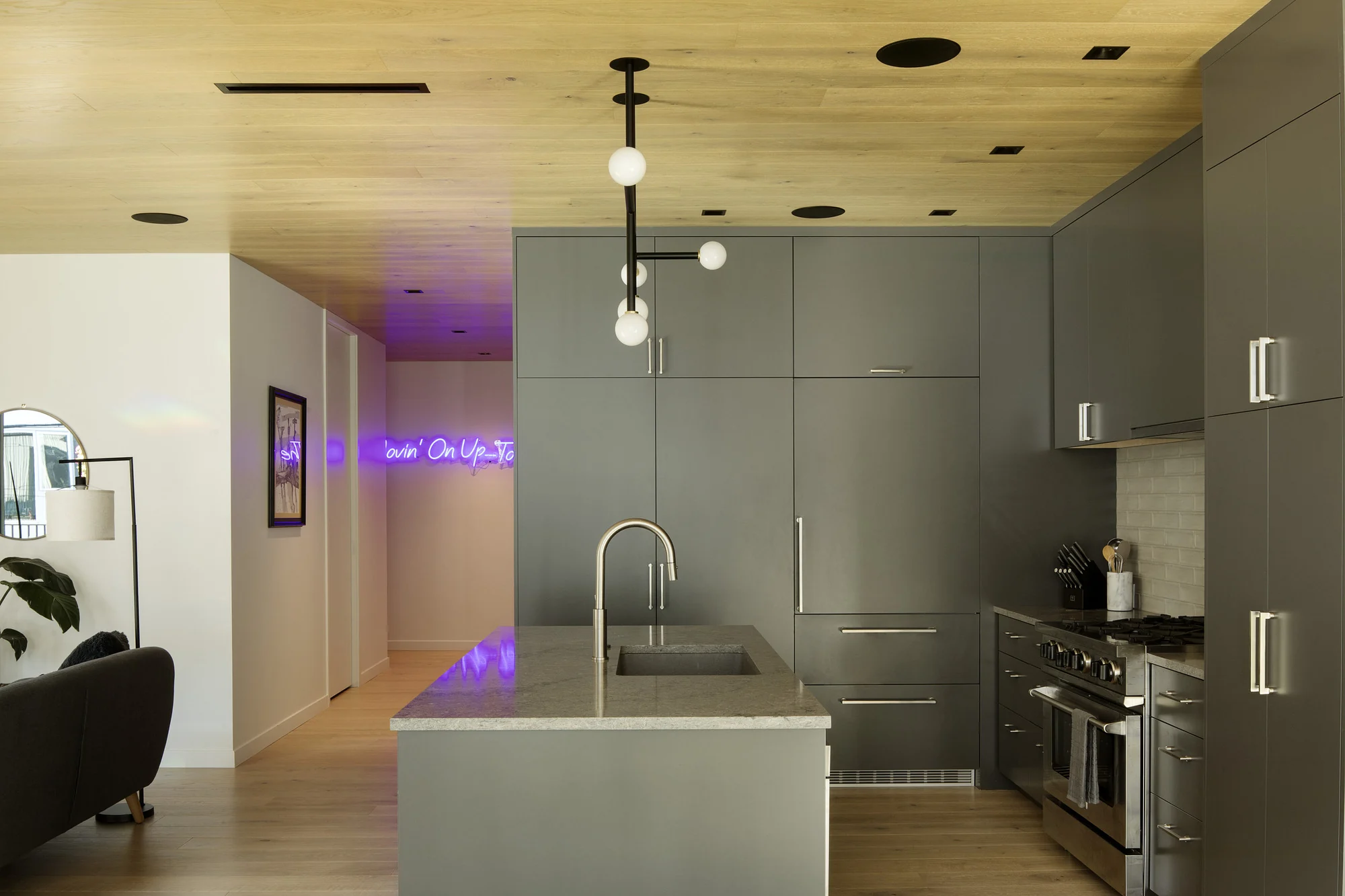 سازه بتنی پس‌کشیده با چوب بالا