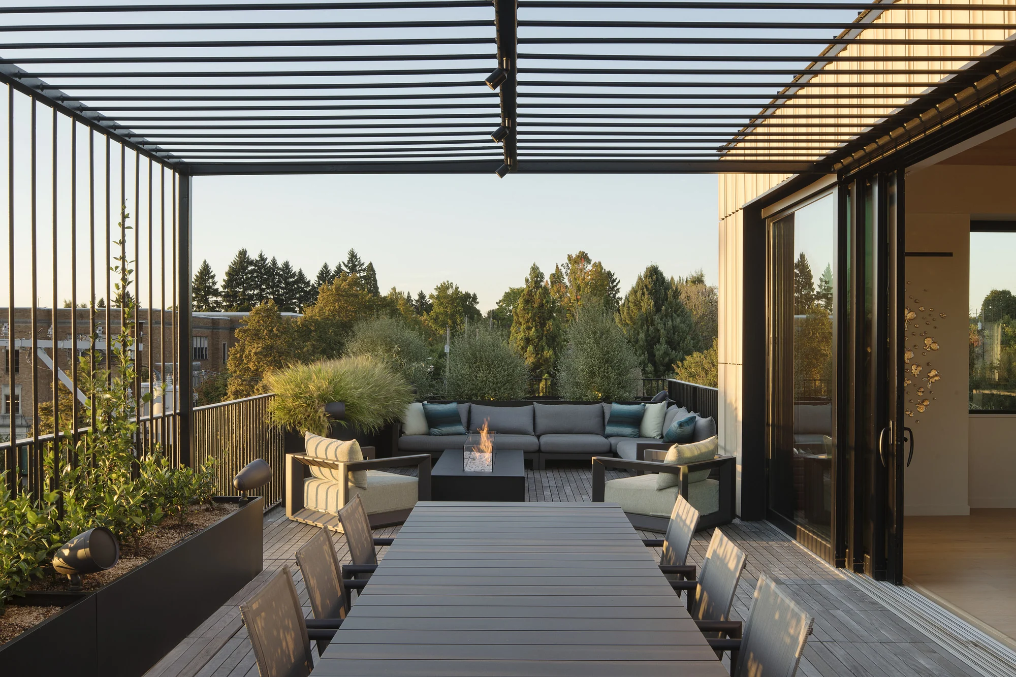 عمق بصری میان نما و حیاط