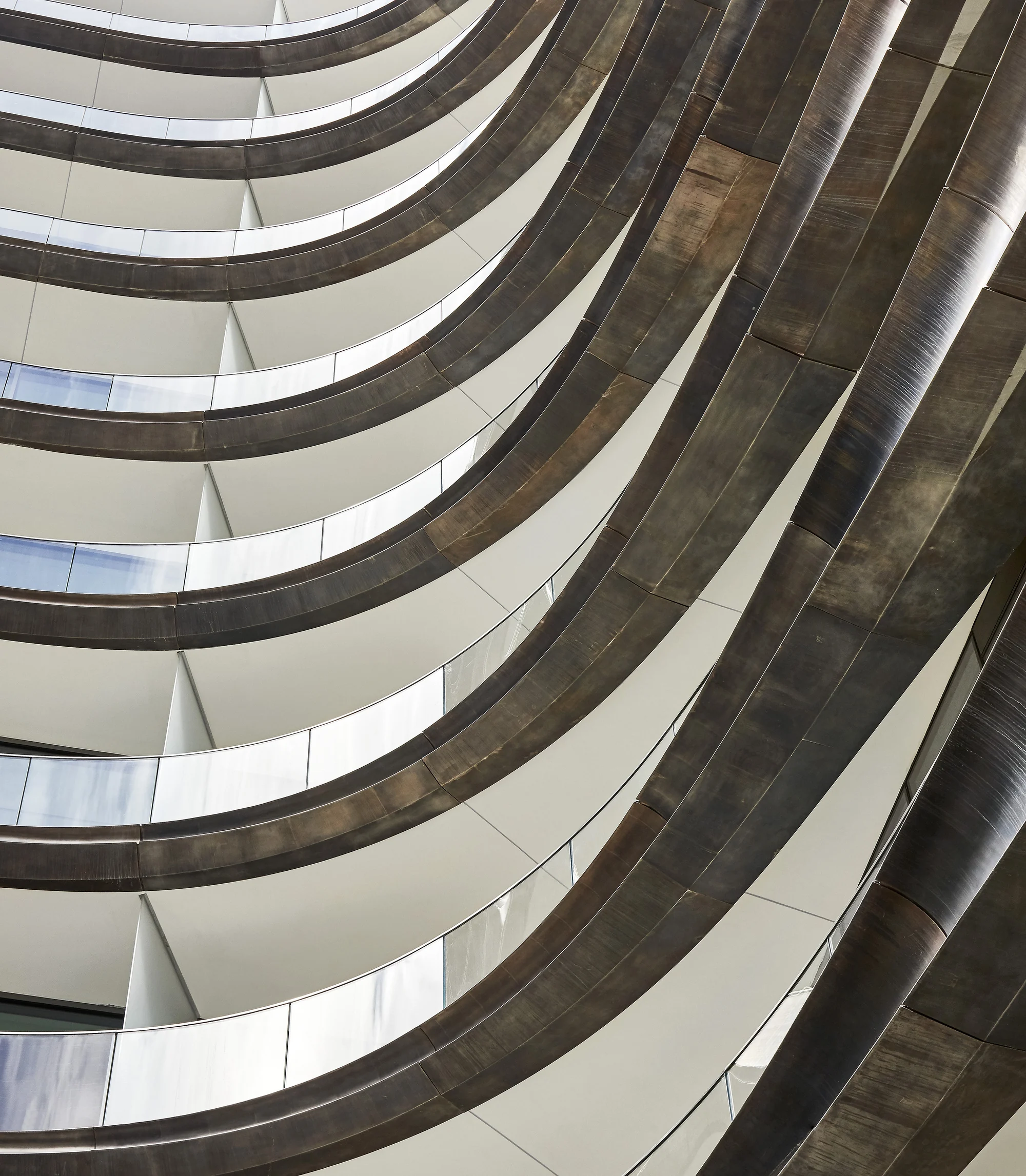 لوستر مینیمال در ورودی بزرگ