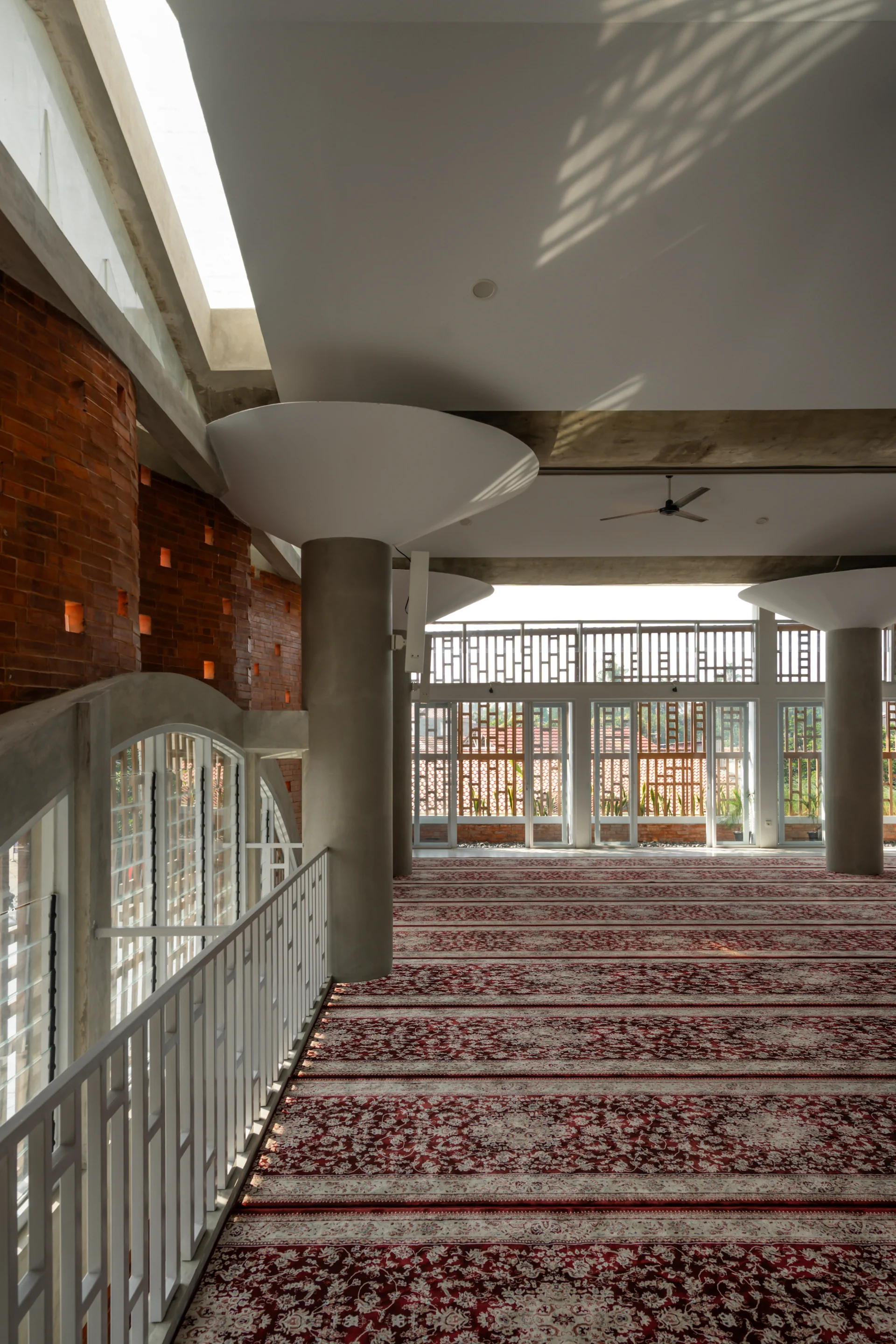 بازشوهای کوچک برای تهویه طبیعی