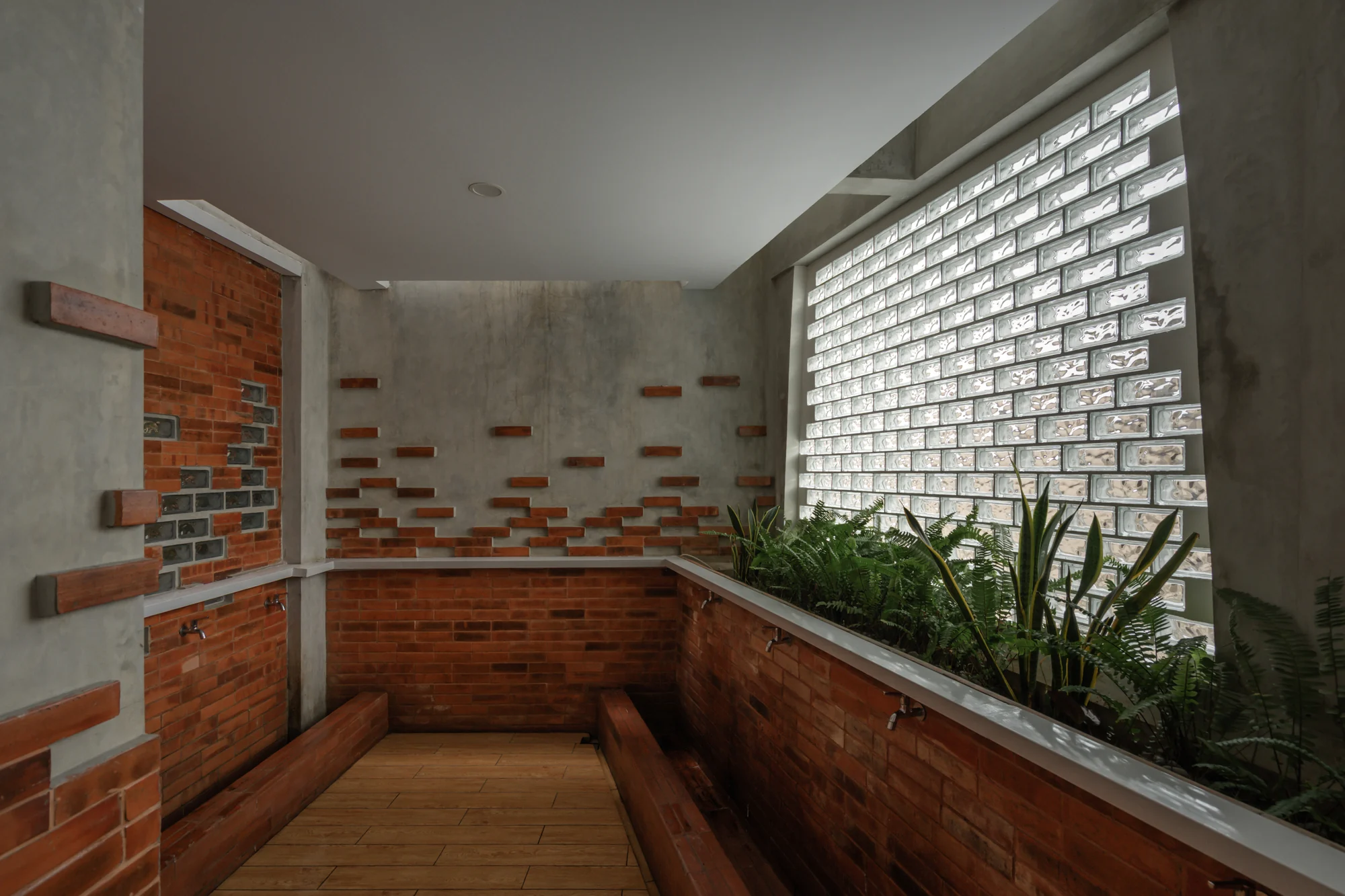 سقف مرتفع برای انعکاس آسمان