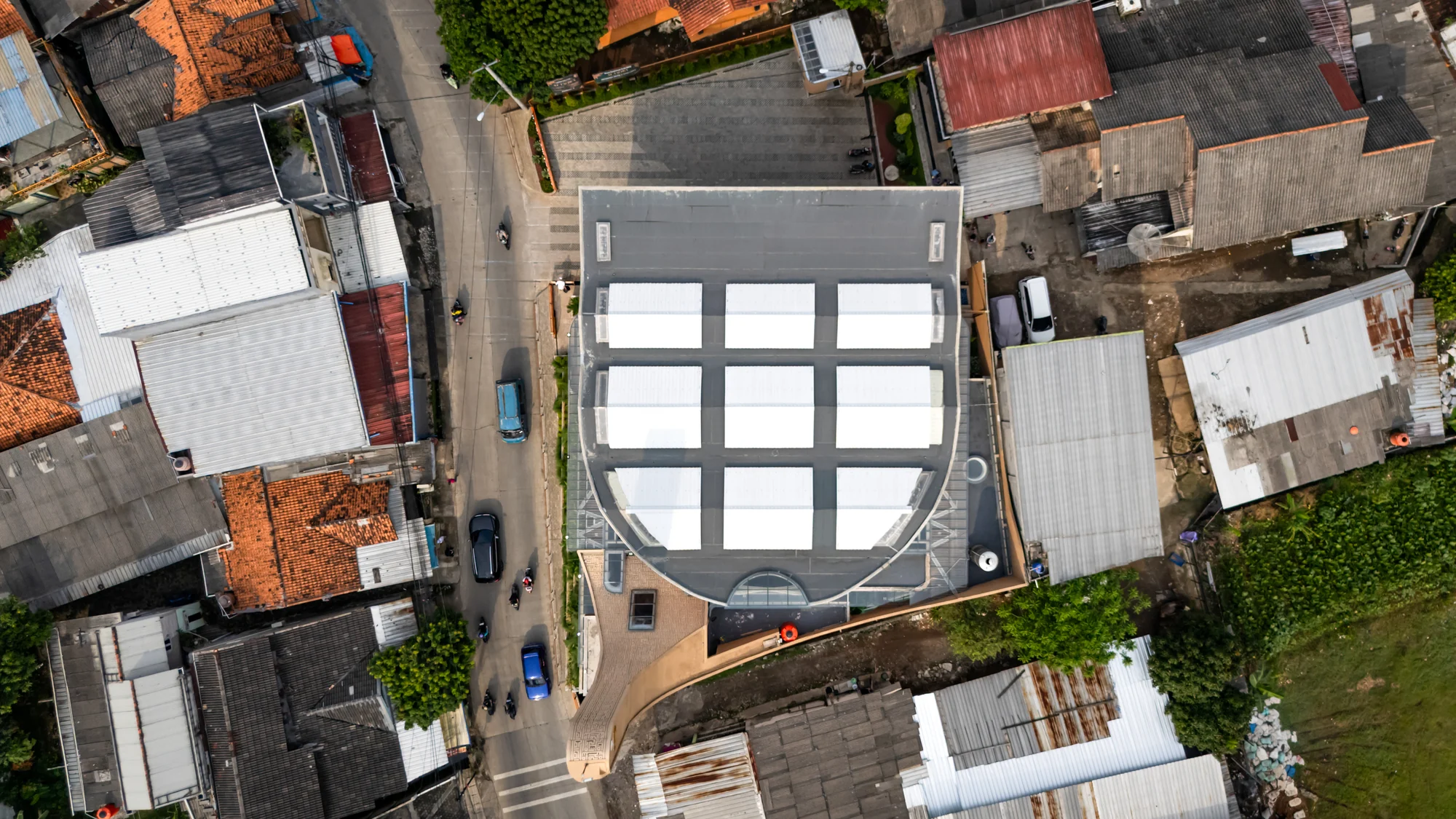 اتاقهای آموزشی جداگانه کنار نما