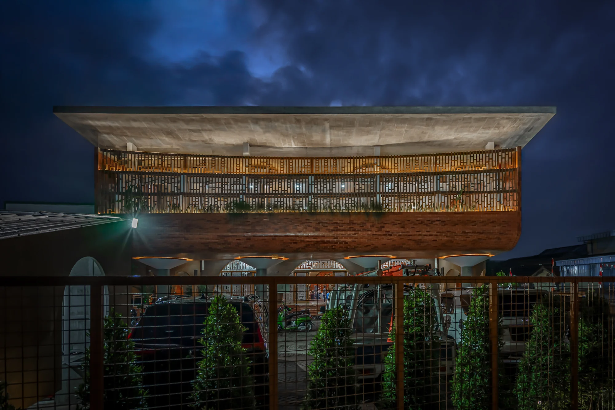 مطالعه قرآن زیر نور ملایم