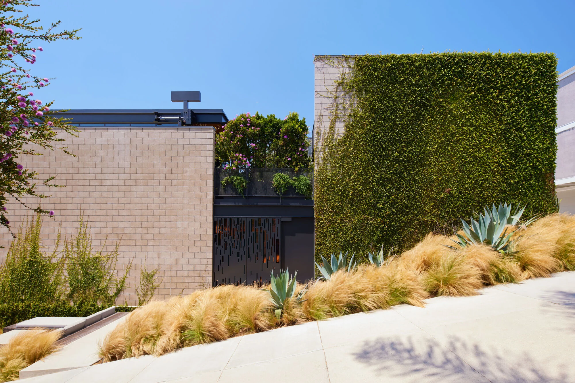 حداقل تماس با خیابان عمومی