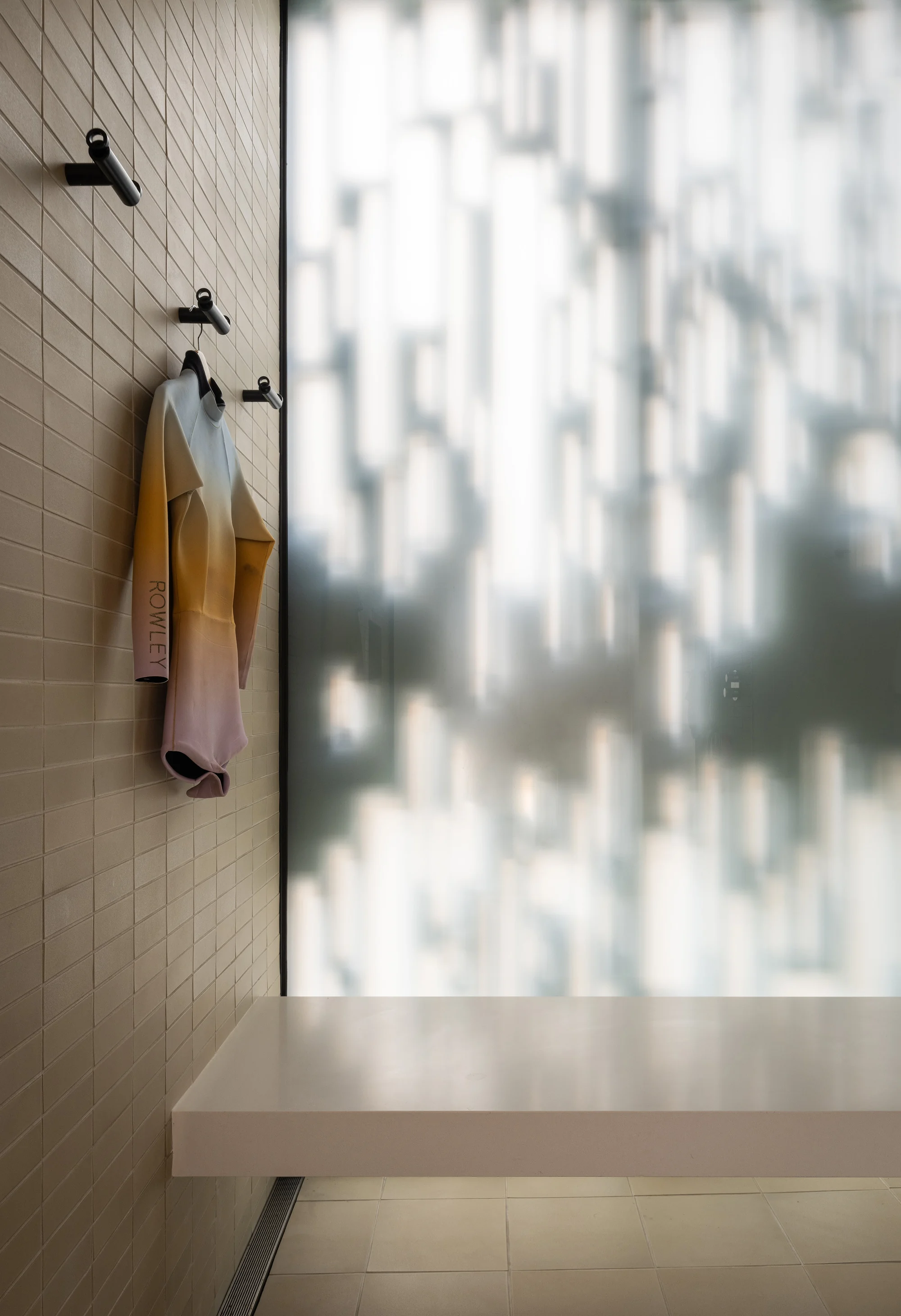 راه‌پلهٔ چوبی فولادی نمایان