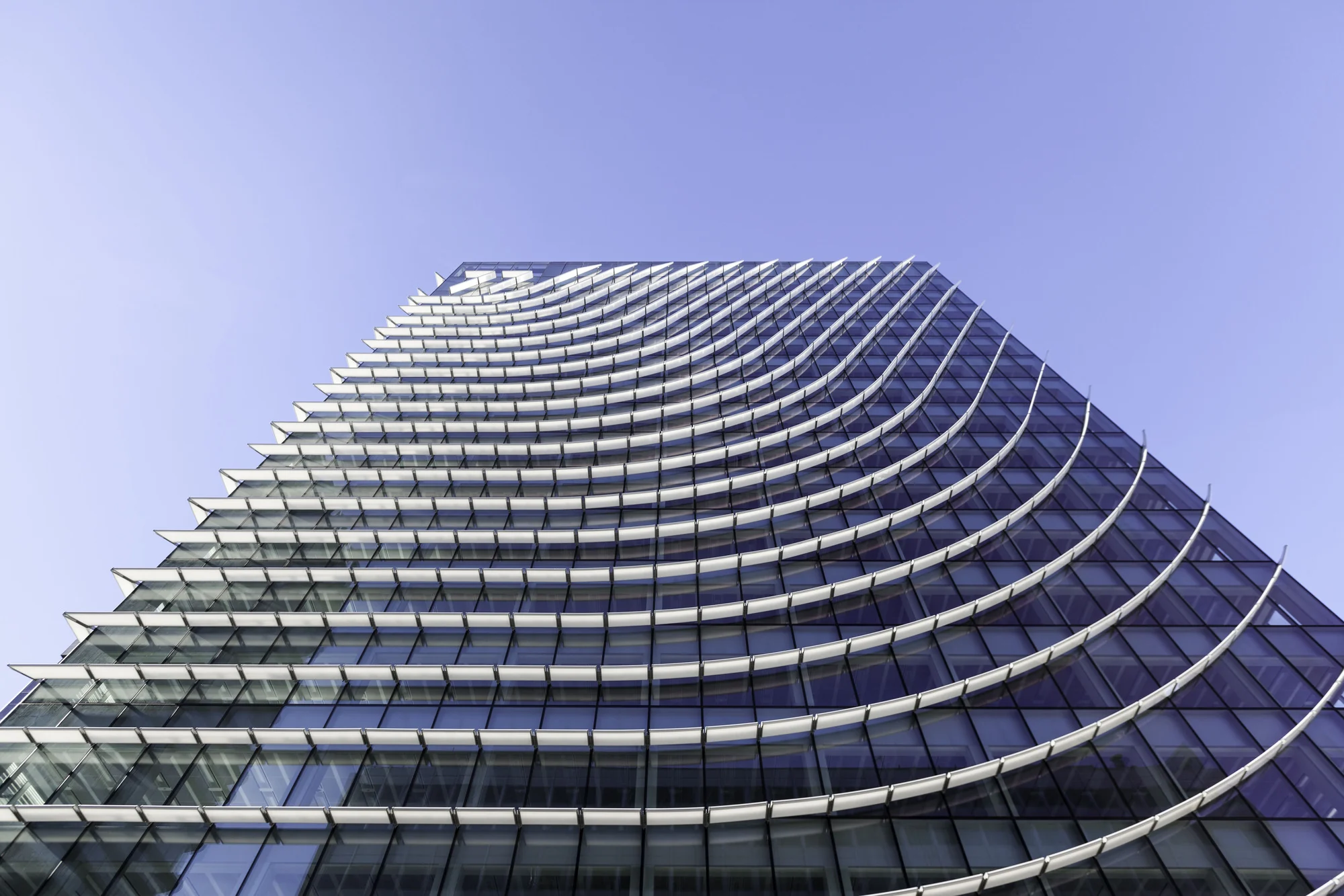 نمای خارجی ساختمان تجاری Castellana 77 با طراحی مدرن luis vidal + arquitectos در مادرید