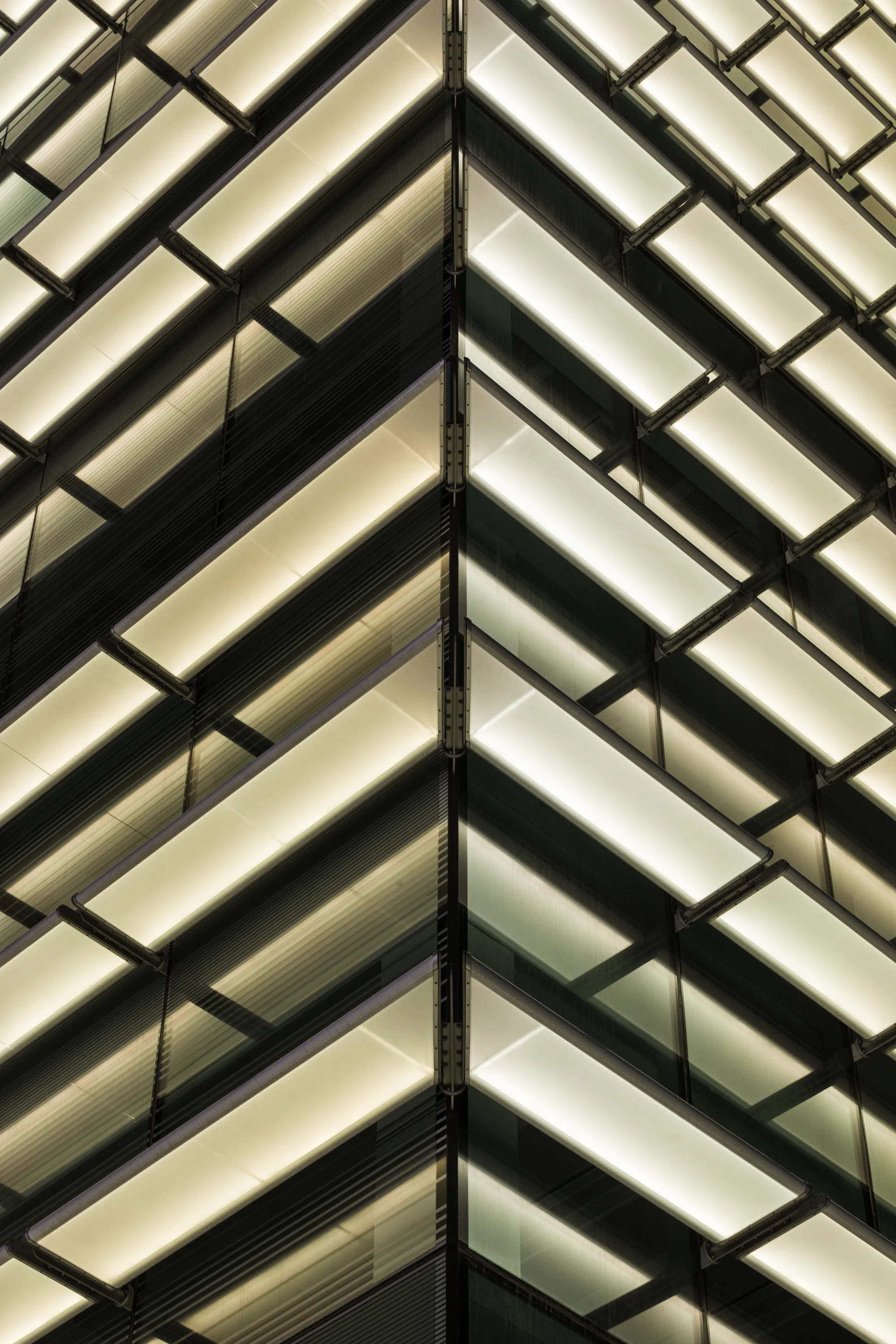 طراحی پایدار ساختمان تجاری Castellana 77 با نمای شیشه‌ای شفاف