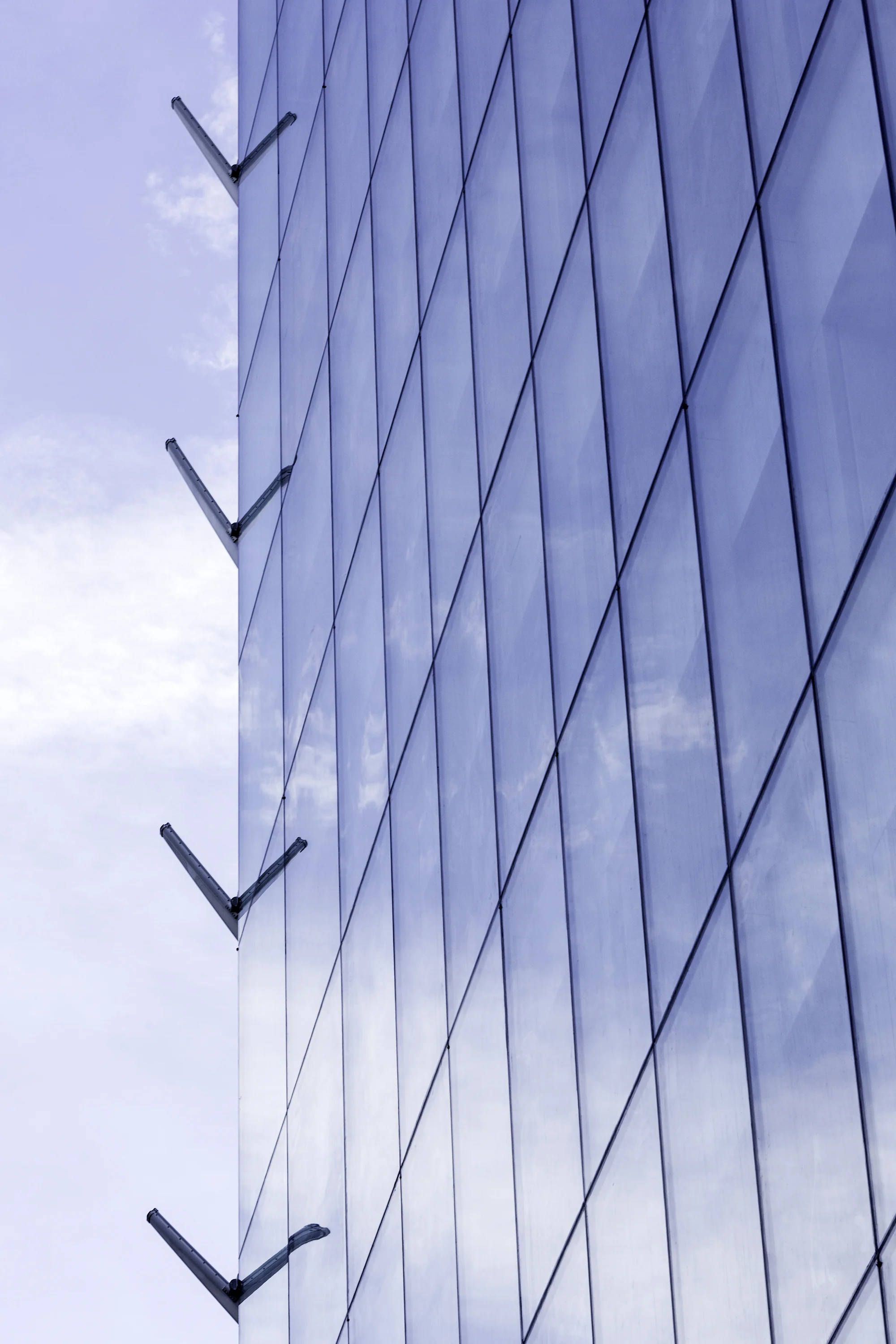 نمای خارجی Castellana 77 با طراحی مدرن و متریال‌های باکیفیت