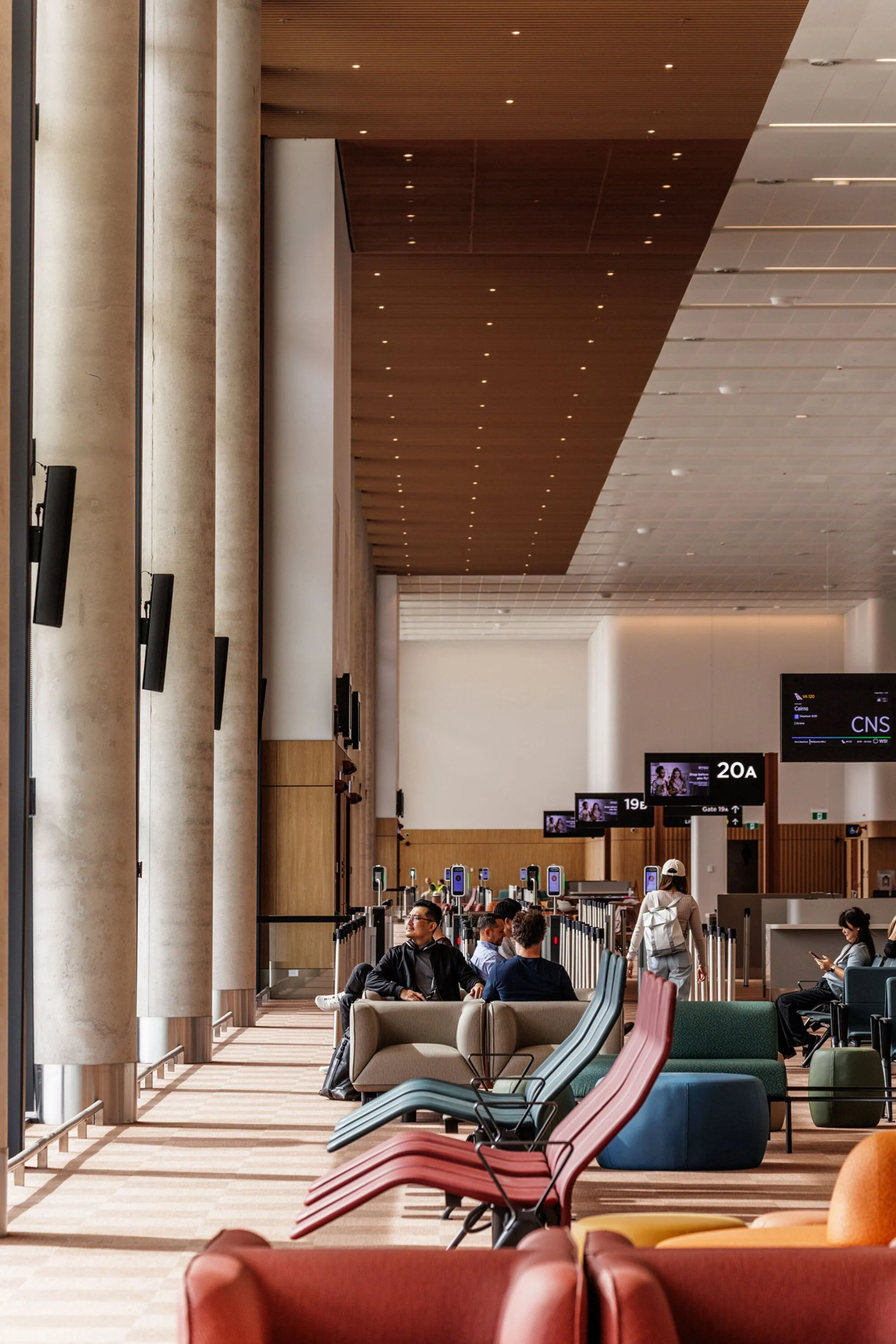 نمای مدرن فرودگاه وسترن سیدنی با متریال‌های شیشه‌ای و فلزی