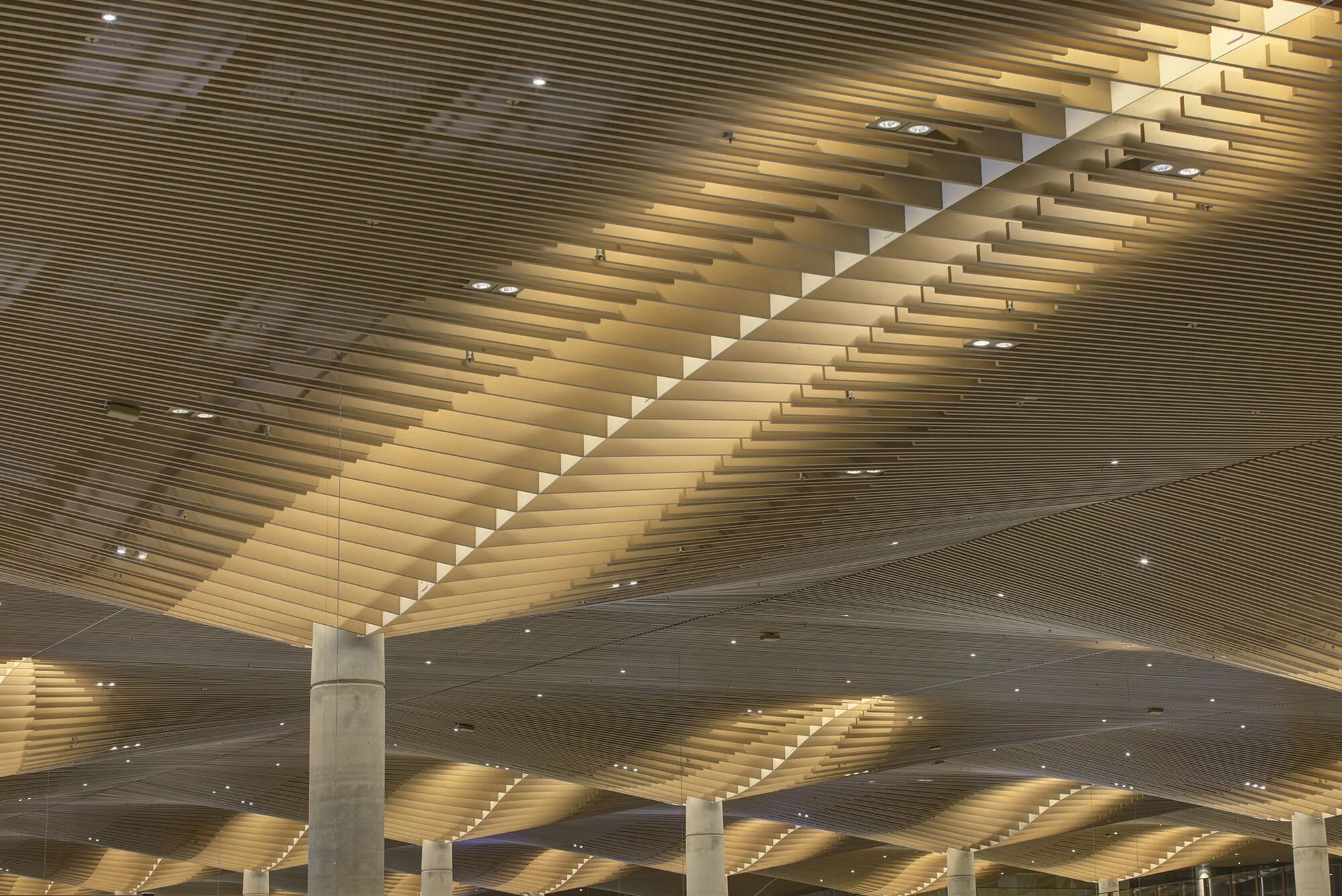 نمای خارجی ترمینال فرودگاه وسترن سیدنی با طراحی زاها حدید و کاکس