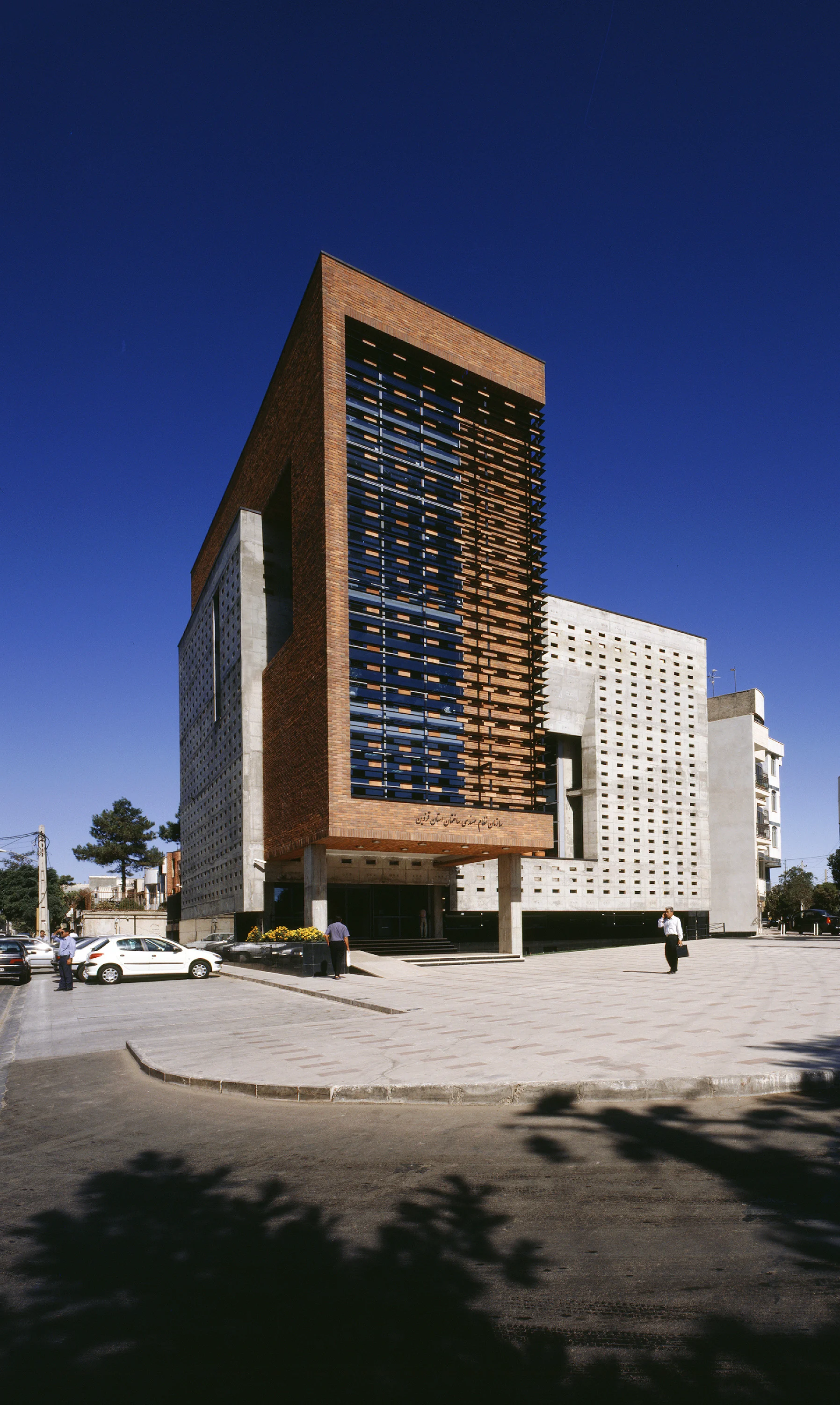 پلان معماری ساختمان نظام مهندسی قزوین با فضاهای باز و کاربردی