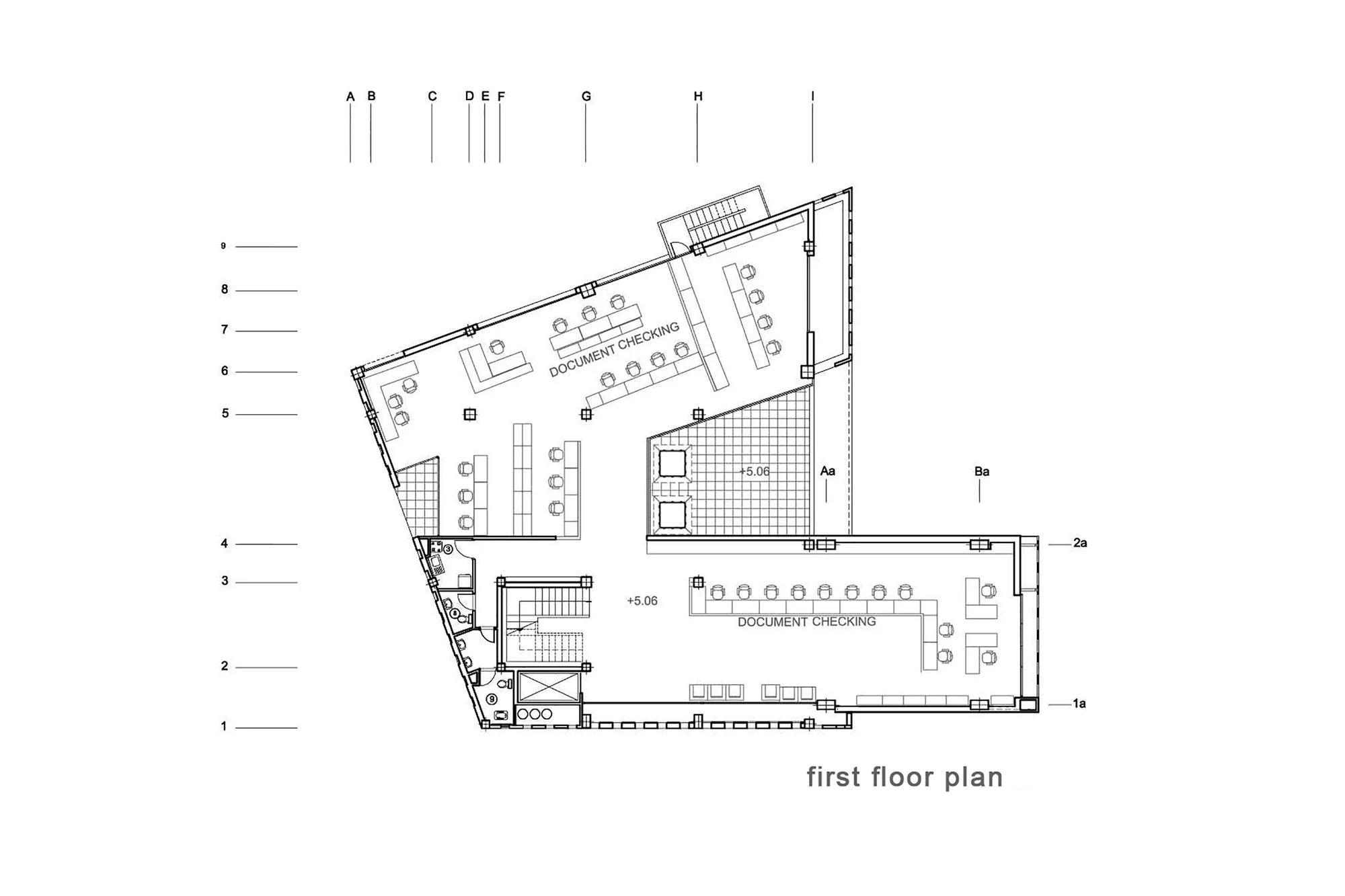 آتریوم شیشه‌ای ساختمان نظام مهندسی قزوین با طراحی خلاقانه و نور طبیعی