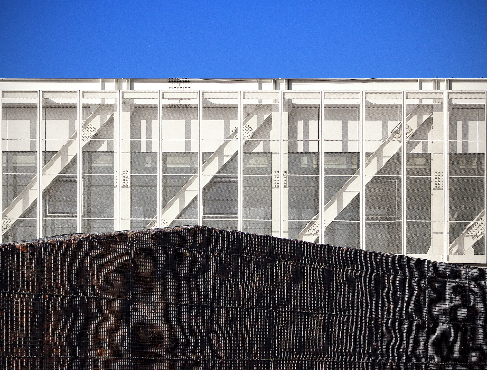 طراحی معماری مجتمع فکومرسیو با نمای معاصر در پورتو آلگره، برزیل