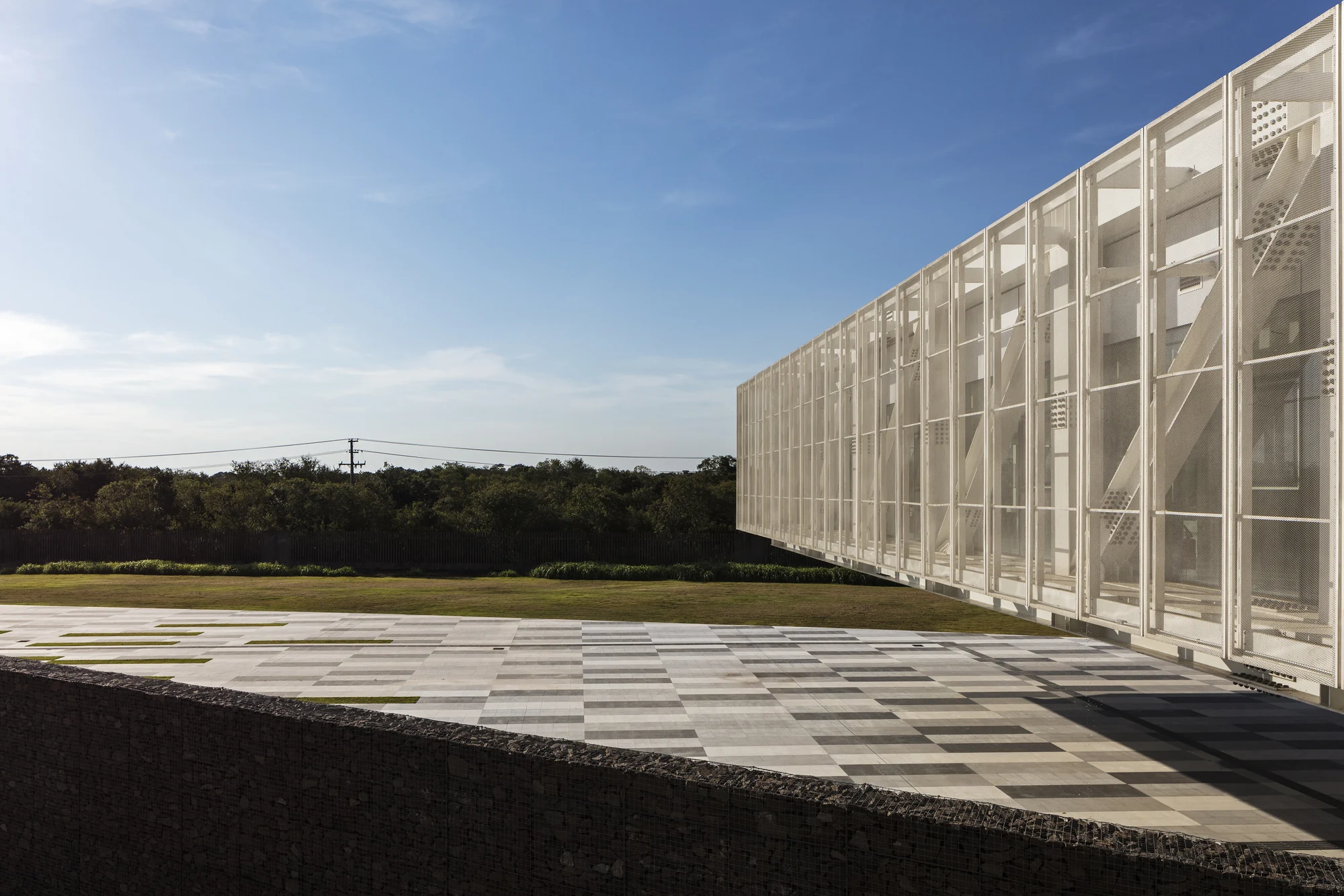 پلان معماری مجتمع فکومرسیو با فضاهای باز و کاربردی