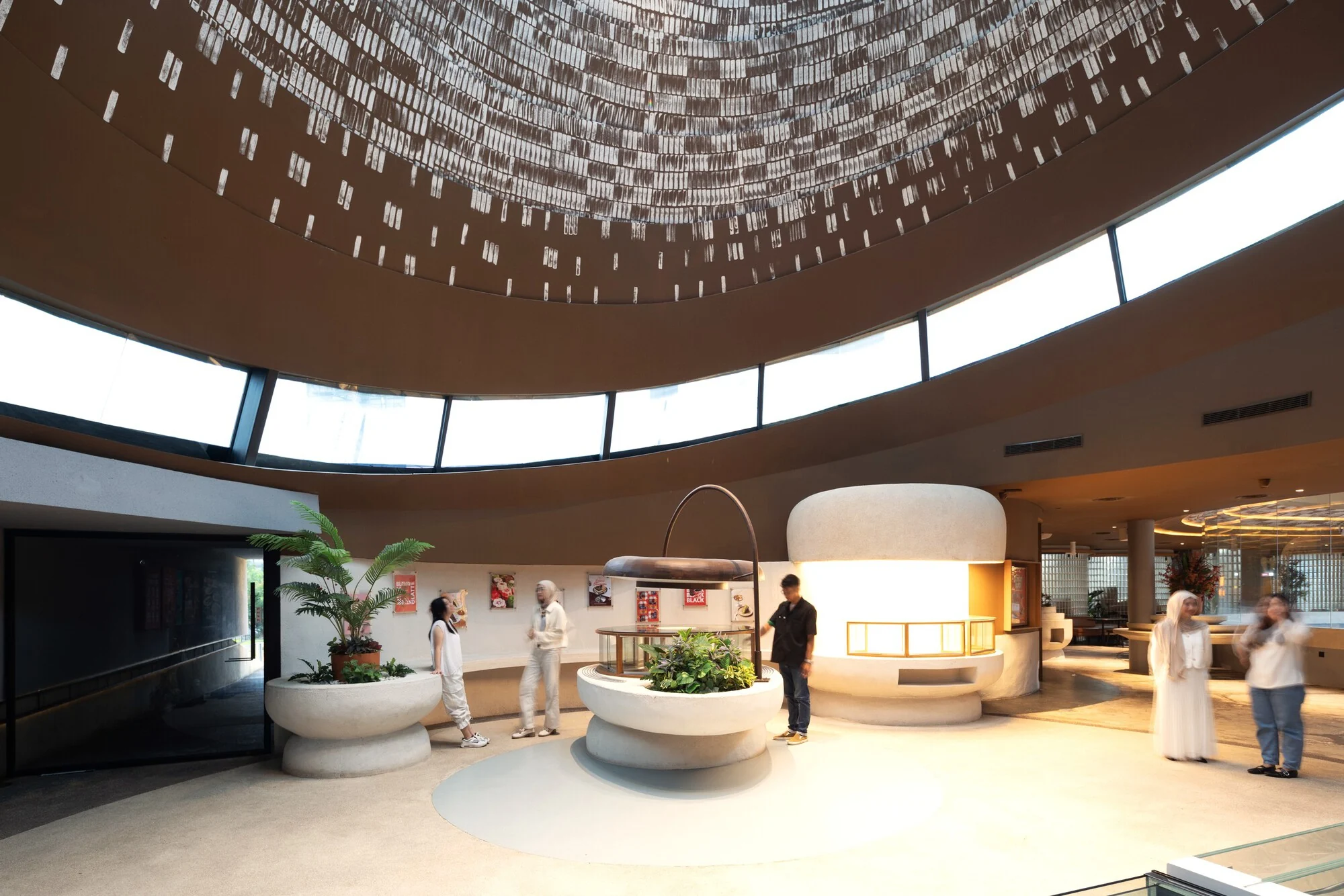 طراحی پایدار رستوران SS Garden با نمای سبز و یکپارچگی با طبیعت