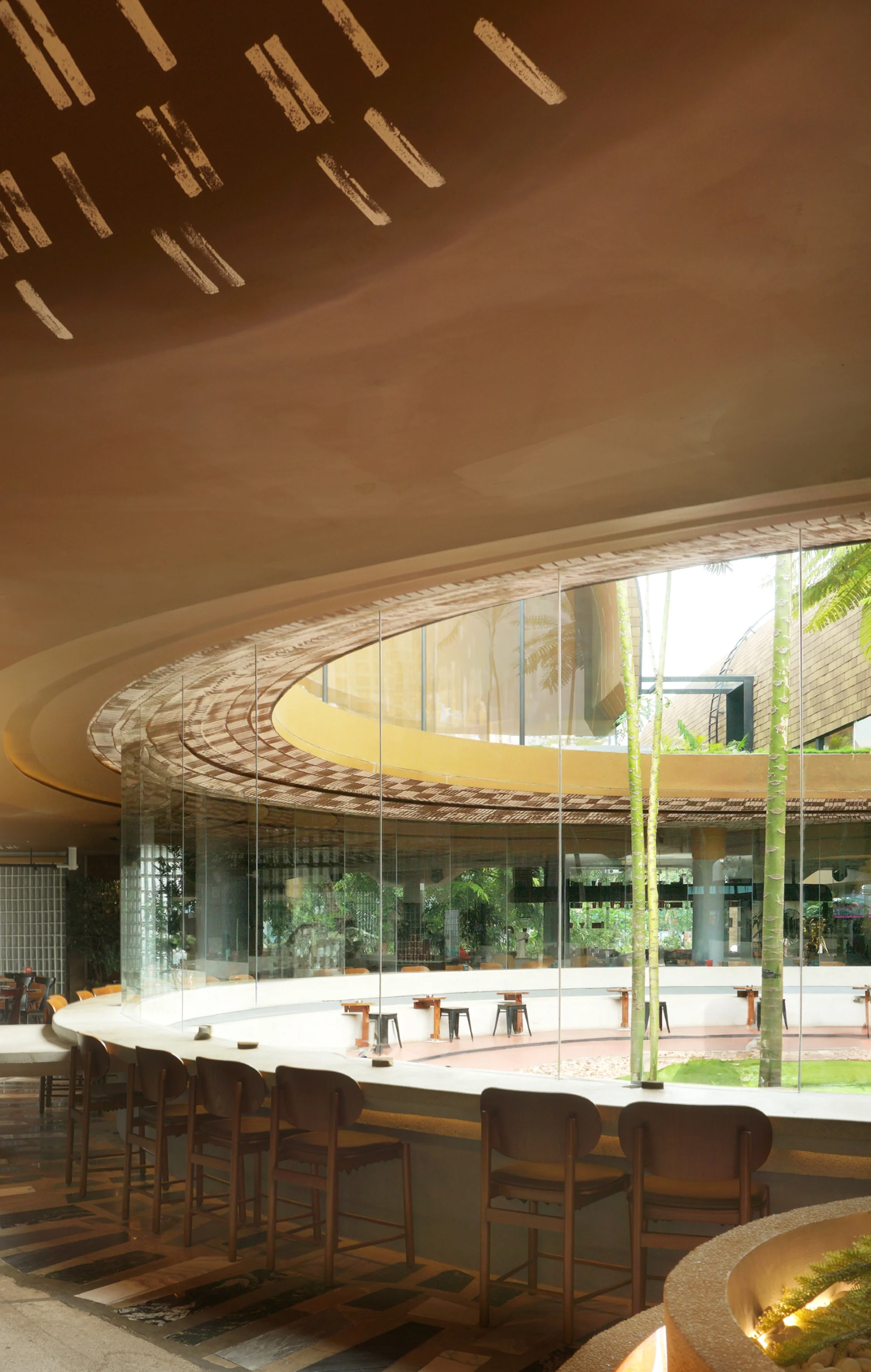 فضای داخلی رستوران SS Garden با دکوراسیون مدرن و پلان باز